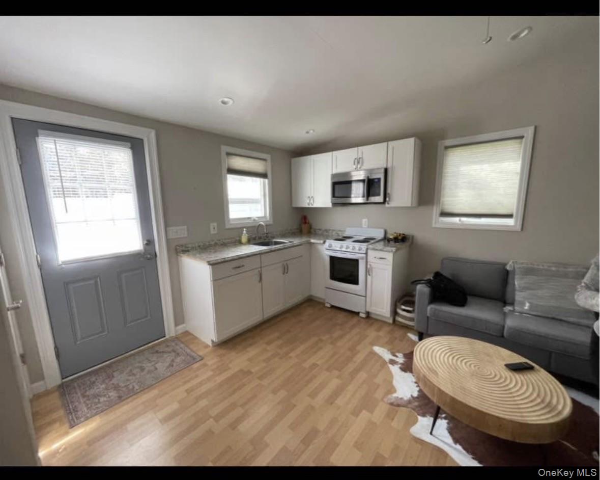 8 Martha Lane – For Rent photo 8