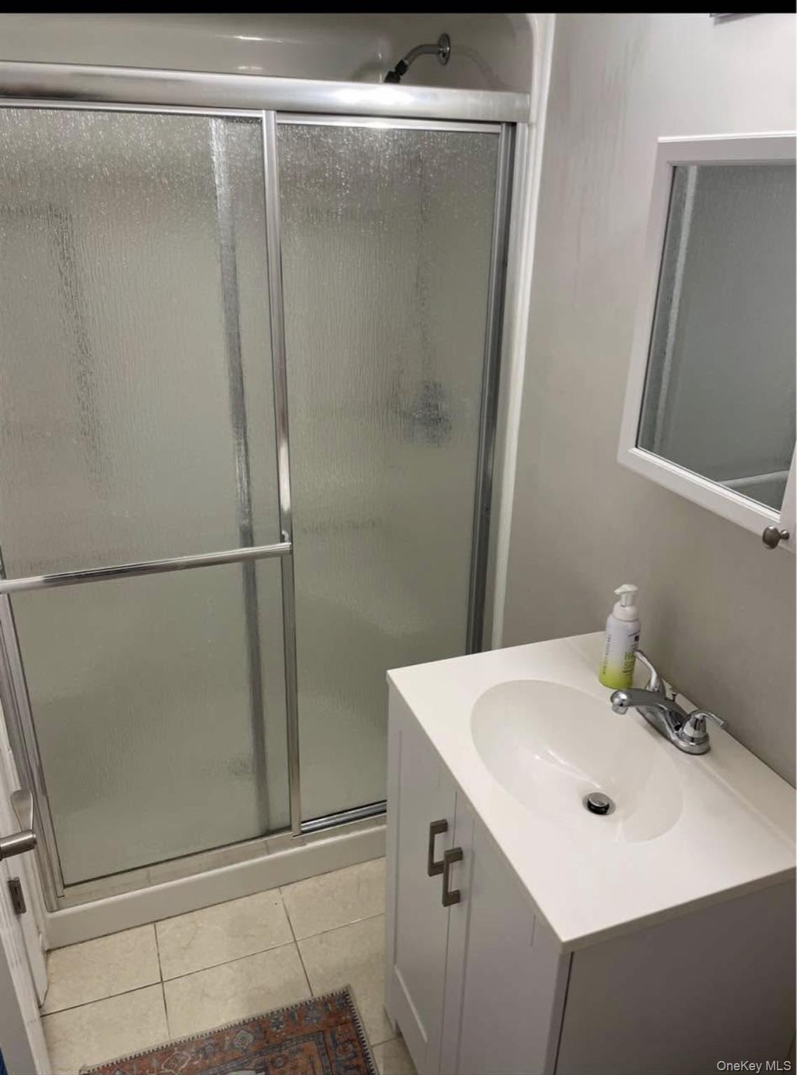 8 Martha Lane – For Rent photo 4