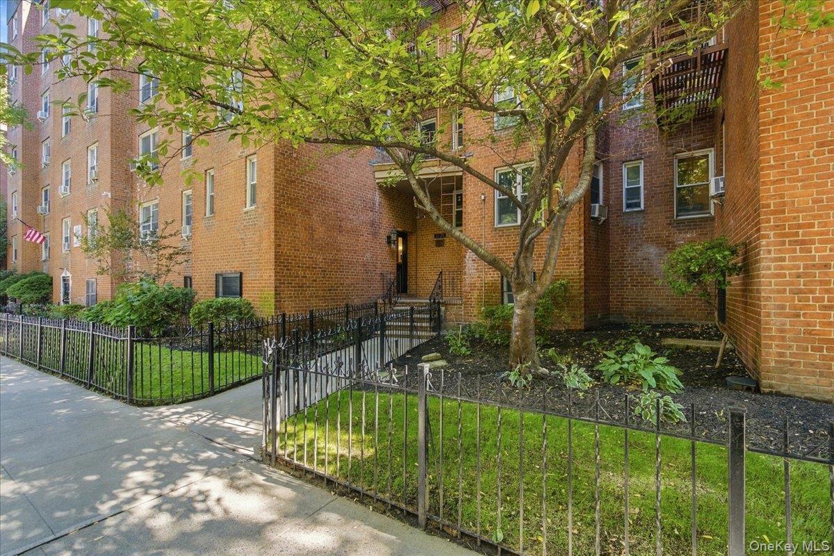 3325 81 Street, Unit 2E photo 2