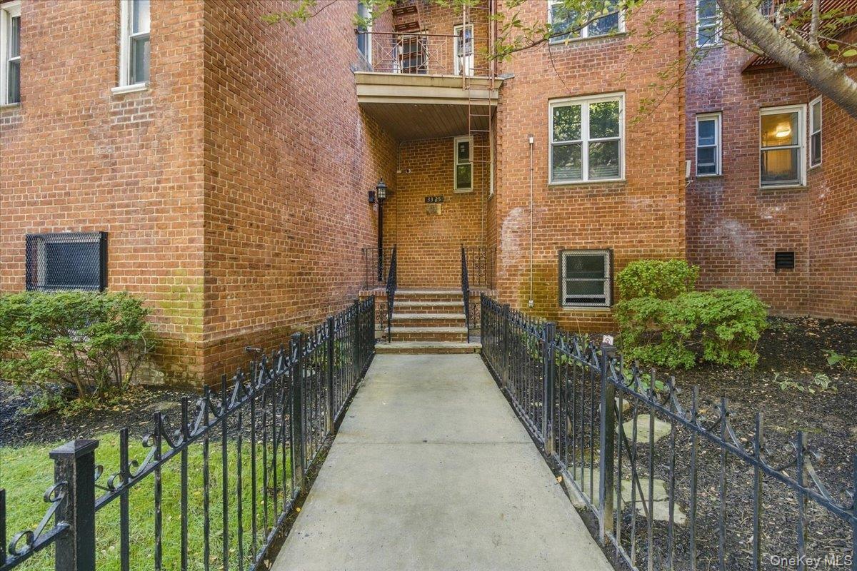 3325 81 Street, Unit 2E photo 3