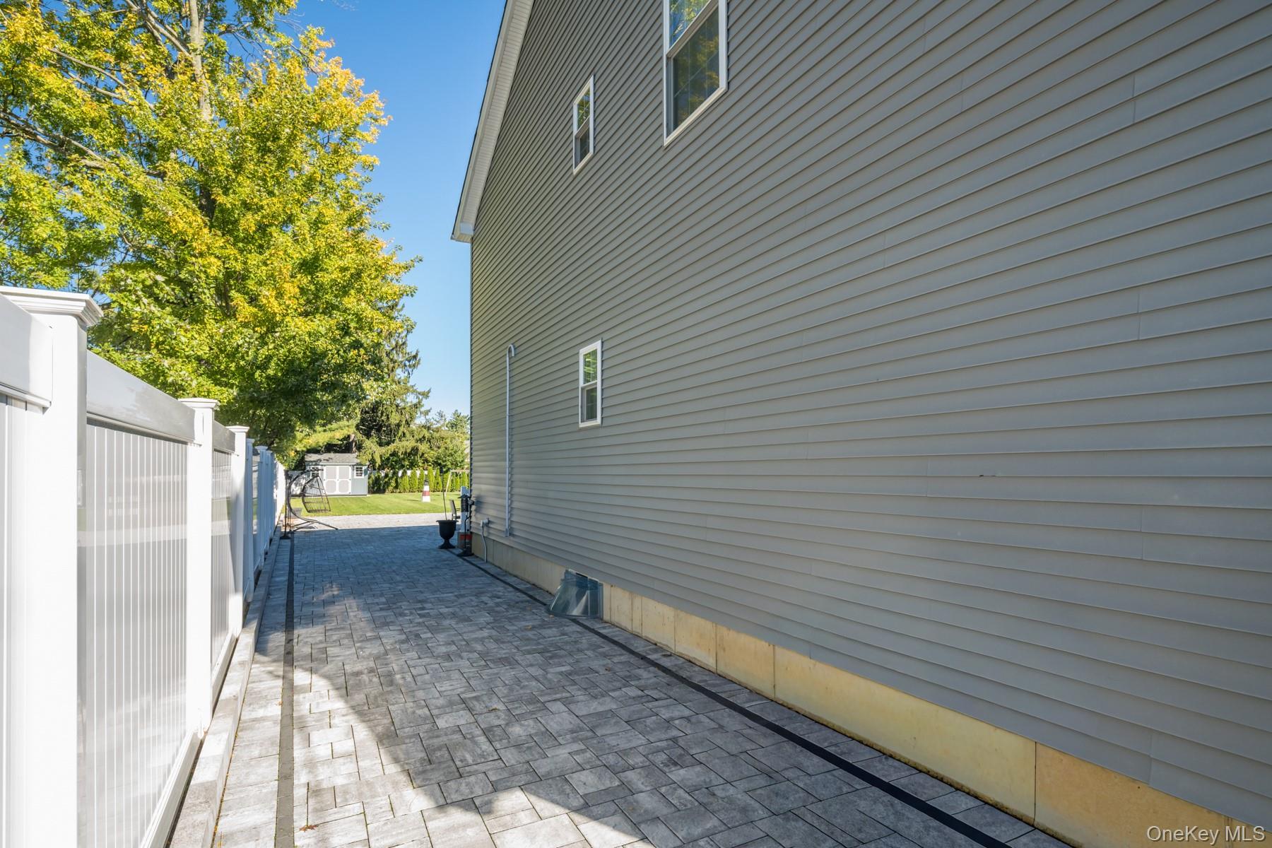 82 Centre Avenue – For Sale photo 31