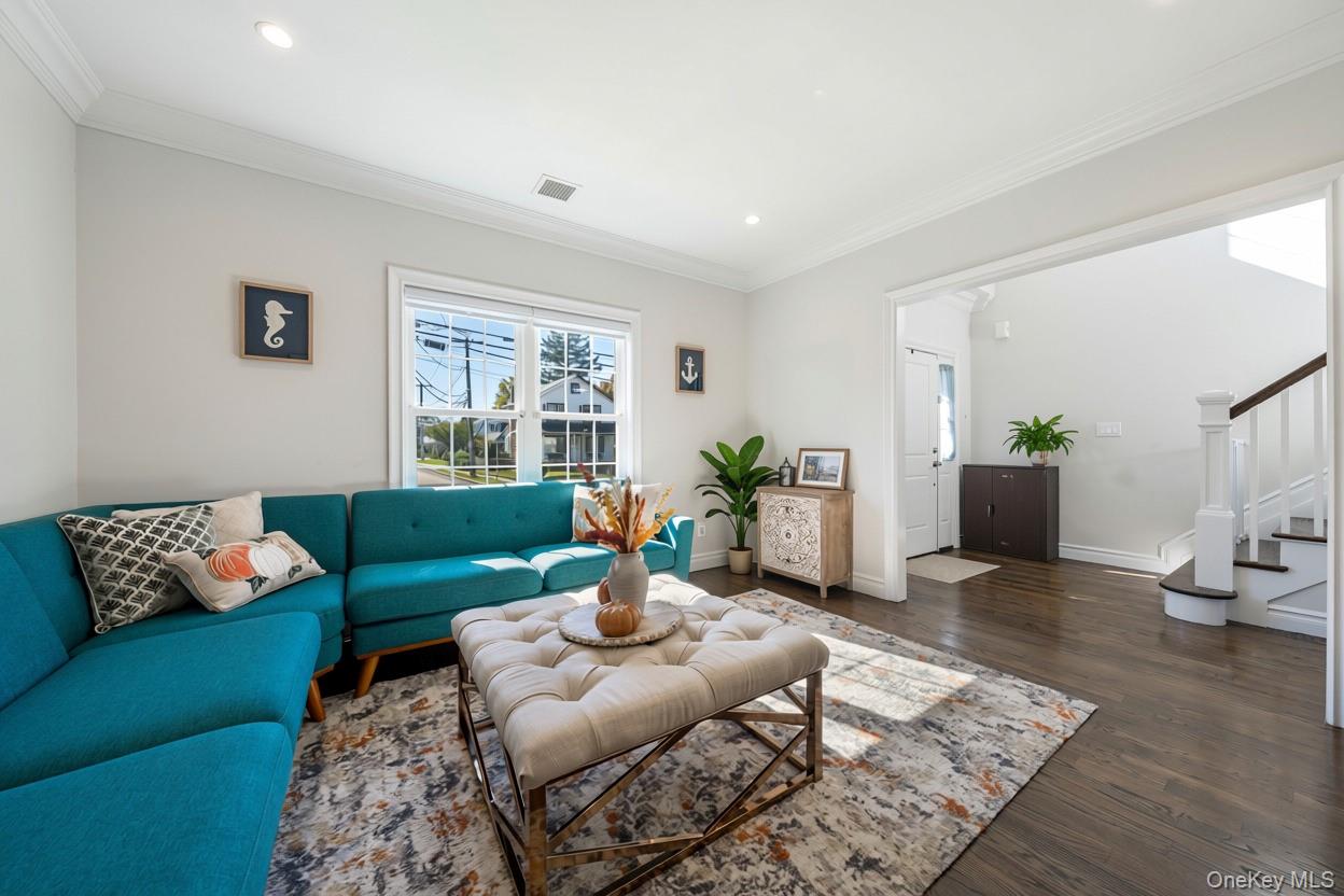 82 Centre Avenue – For Sale photo 4