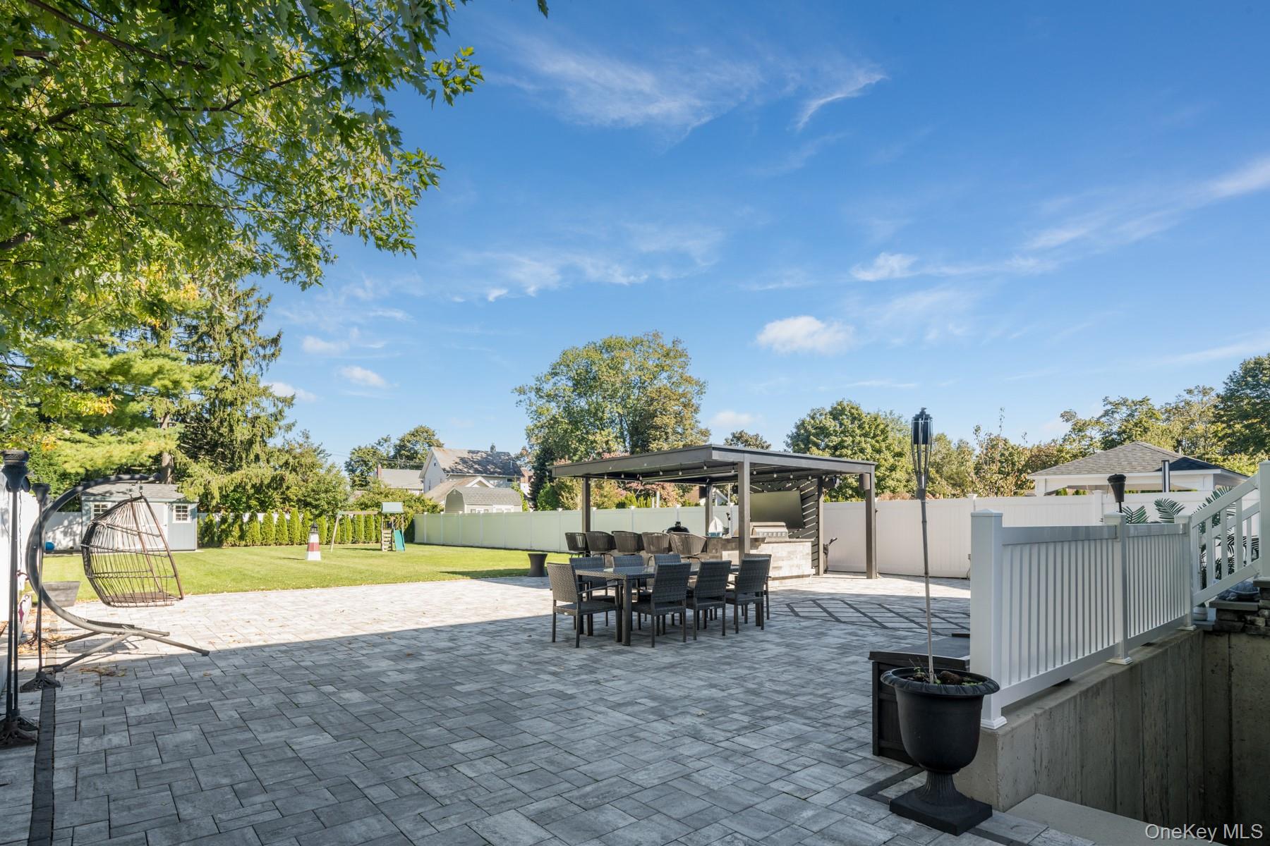 82 Centre Avenue – For Sale photo 32