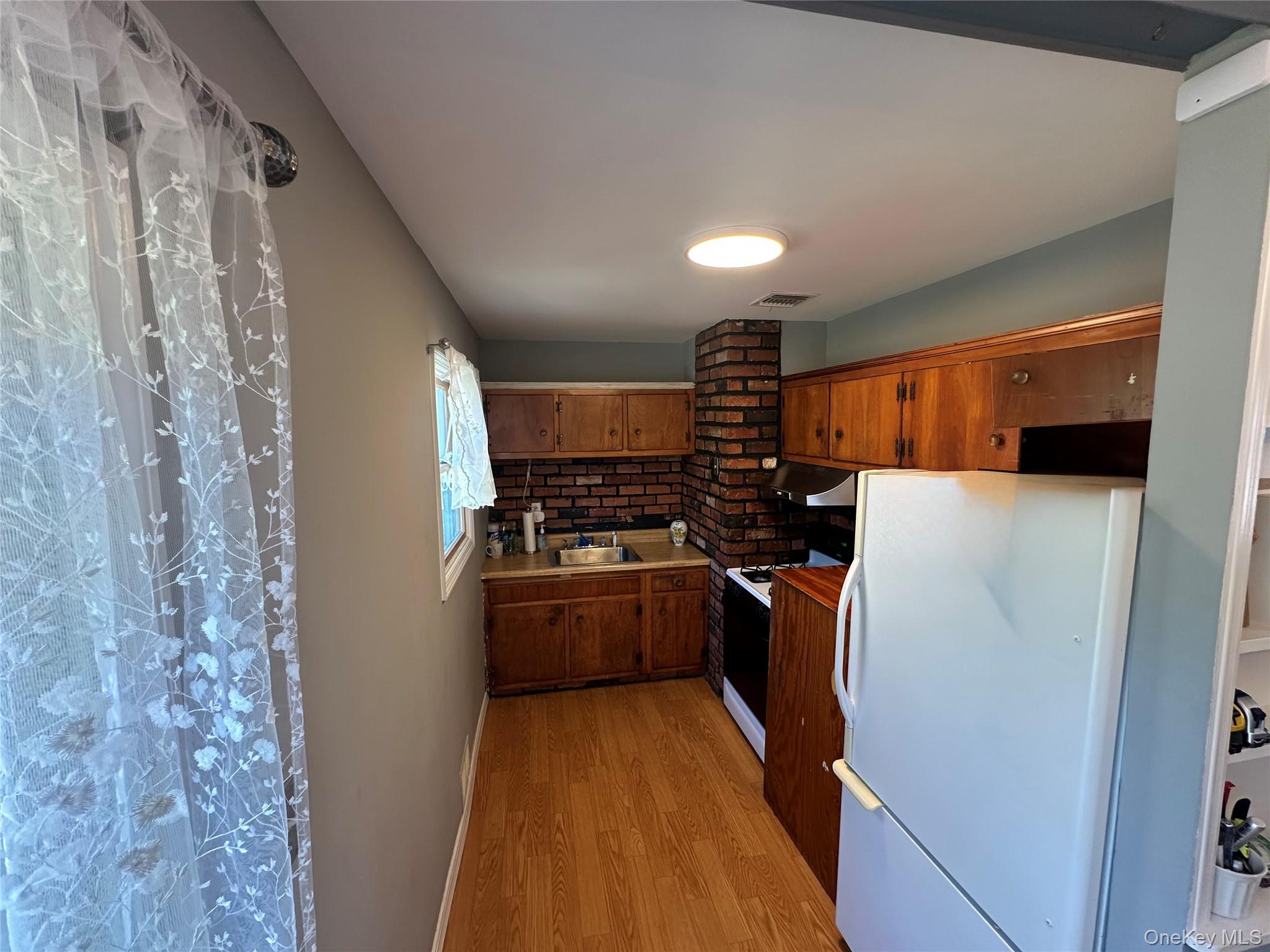 1009 Joselson Avenue – For Sale photo 6