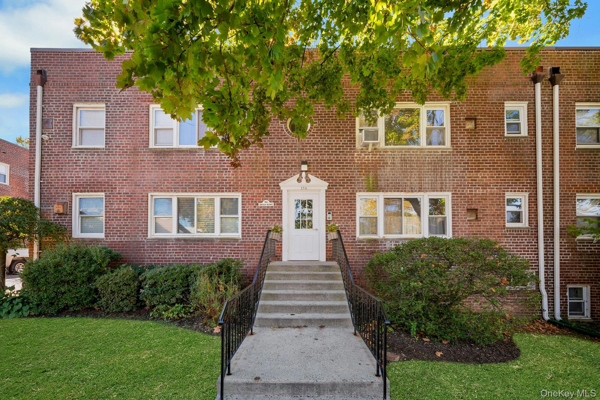 156 Lincoln Avenue, Unit 4L
