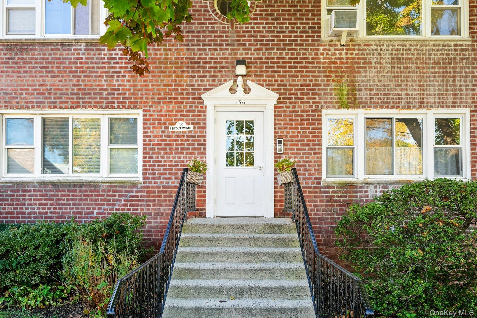 156 Lincoln Avenue, Unit 4L photo 3