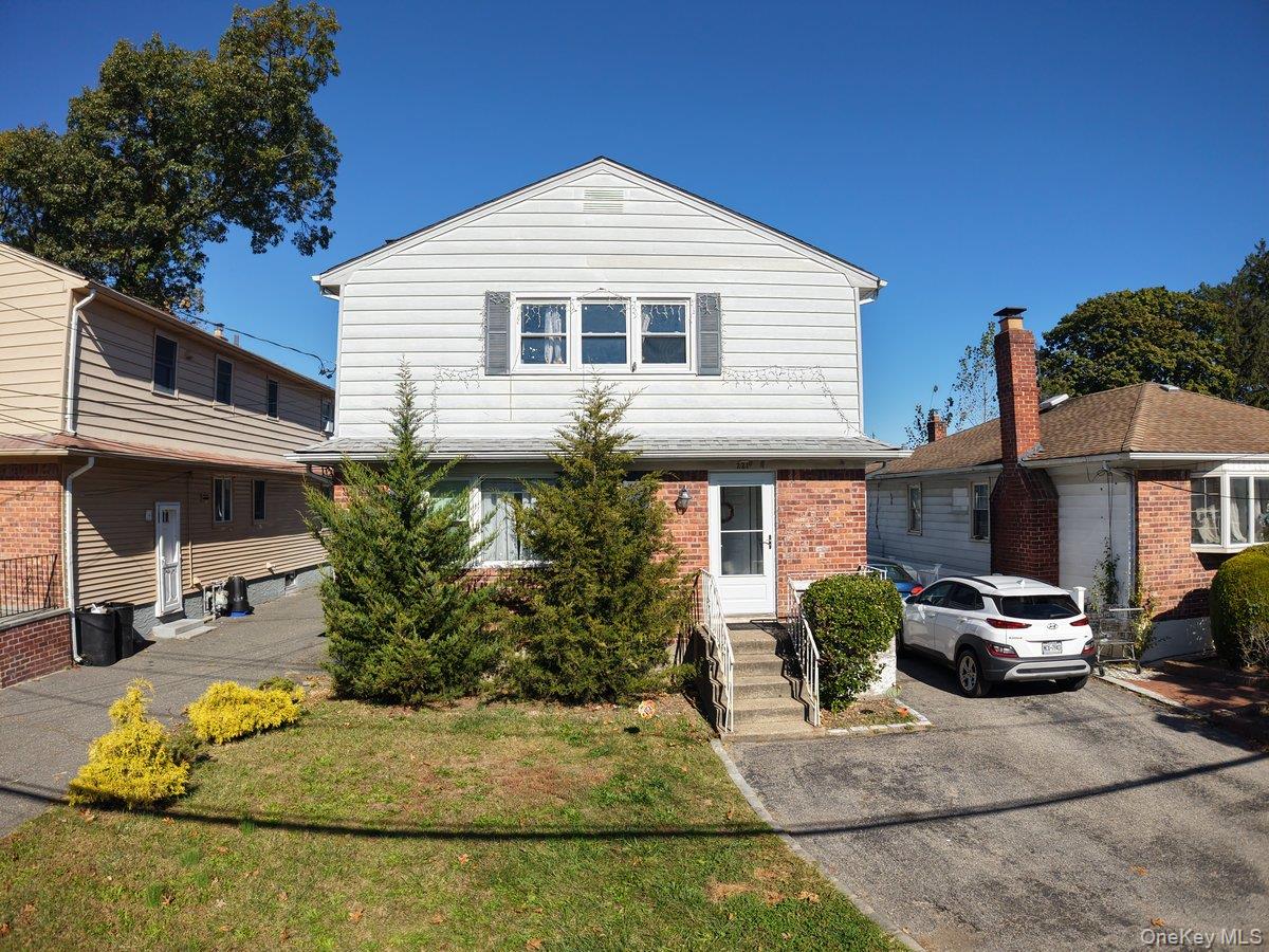 221 E Mineola Avenue – For Sale