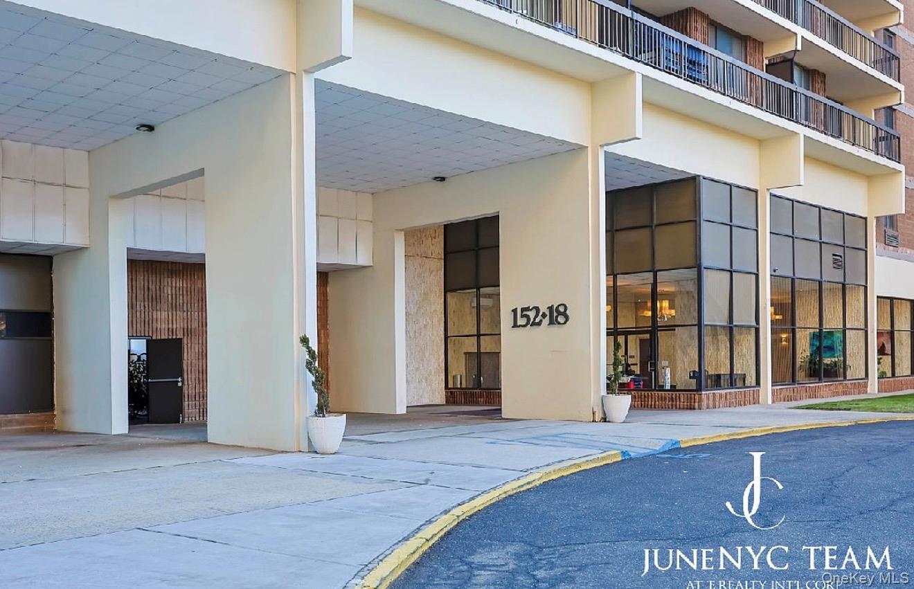 15038 Union Turnpike, Unit 4L photo 16
