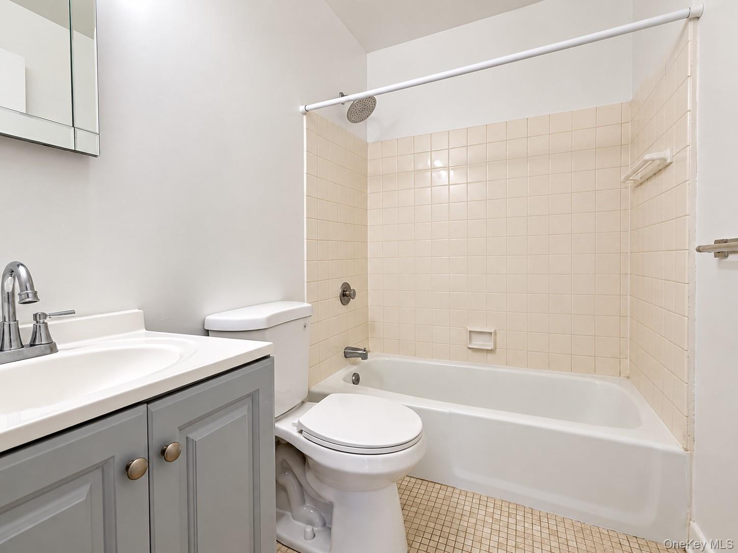 15038 Union Turnpike, Unit 4L photo 4