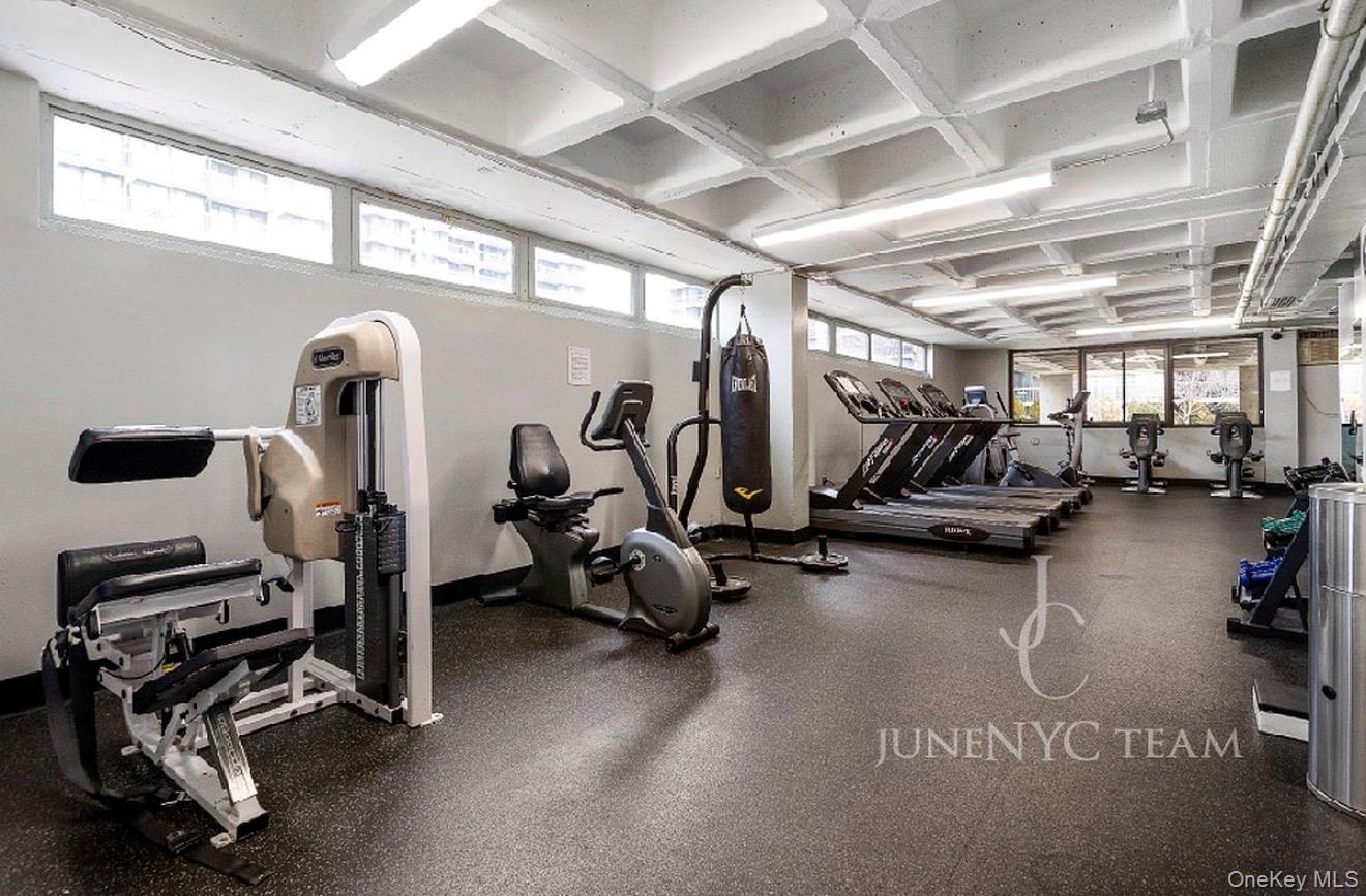15038 Union Turnpike, Unit 4L photo 15