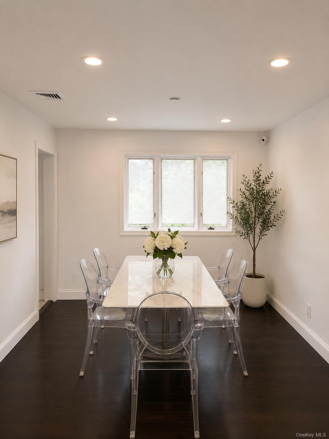 10 Bellingham Lane – For Rent photo 2