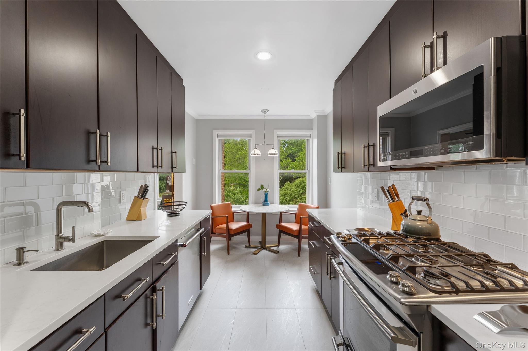 280 Bronxville Road, Unit 8B photo 3