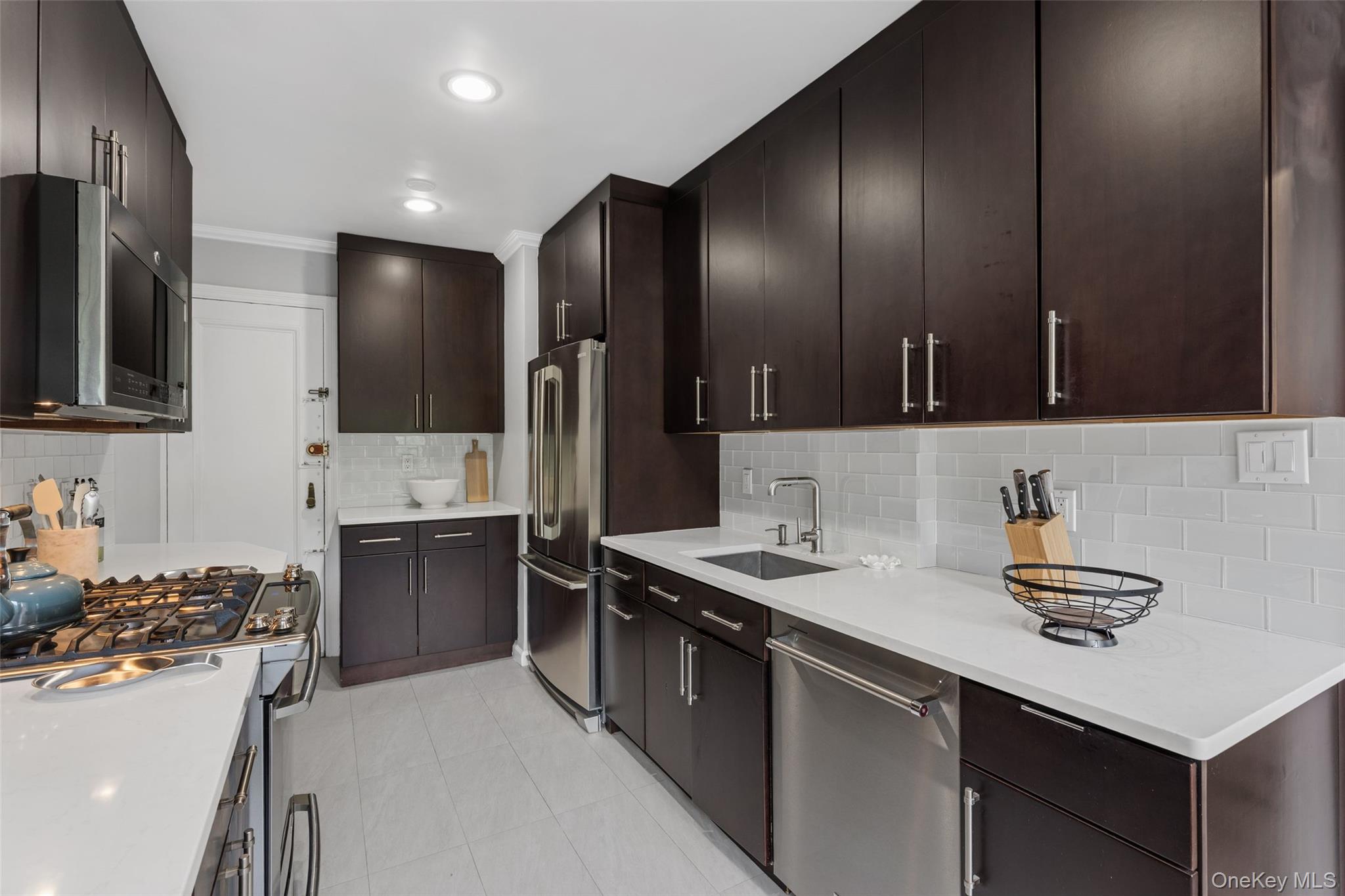 280 Bronxville Road, Unit 8B photo 4