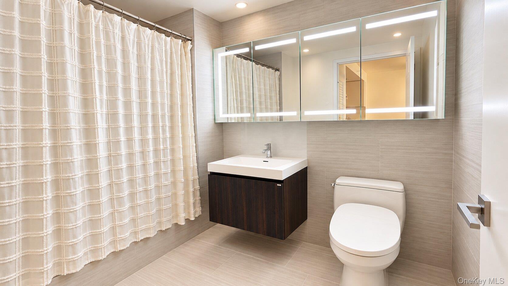 131-01 40th Road, Unit 18C photo 3
