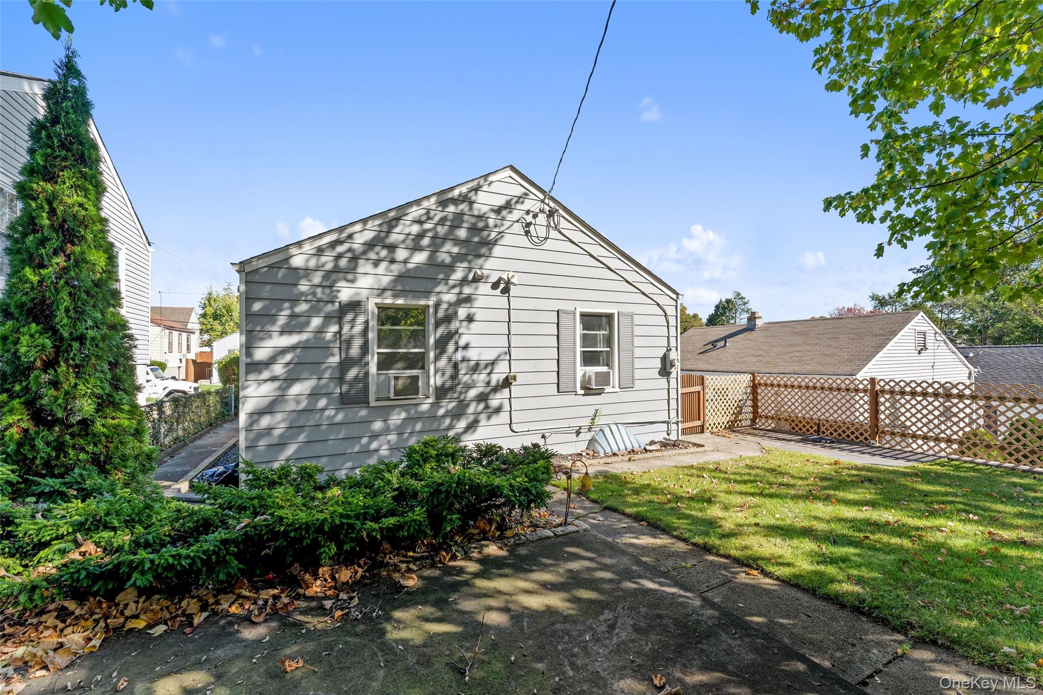 7 Floral Lane – For Sale photo 14