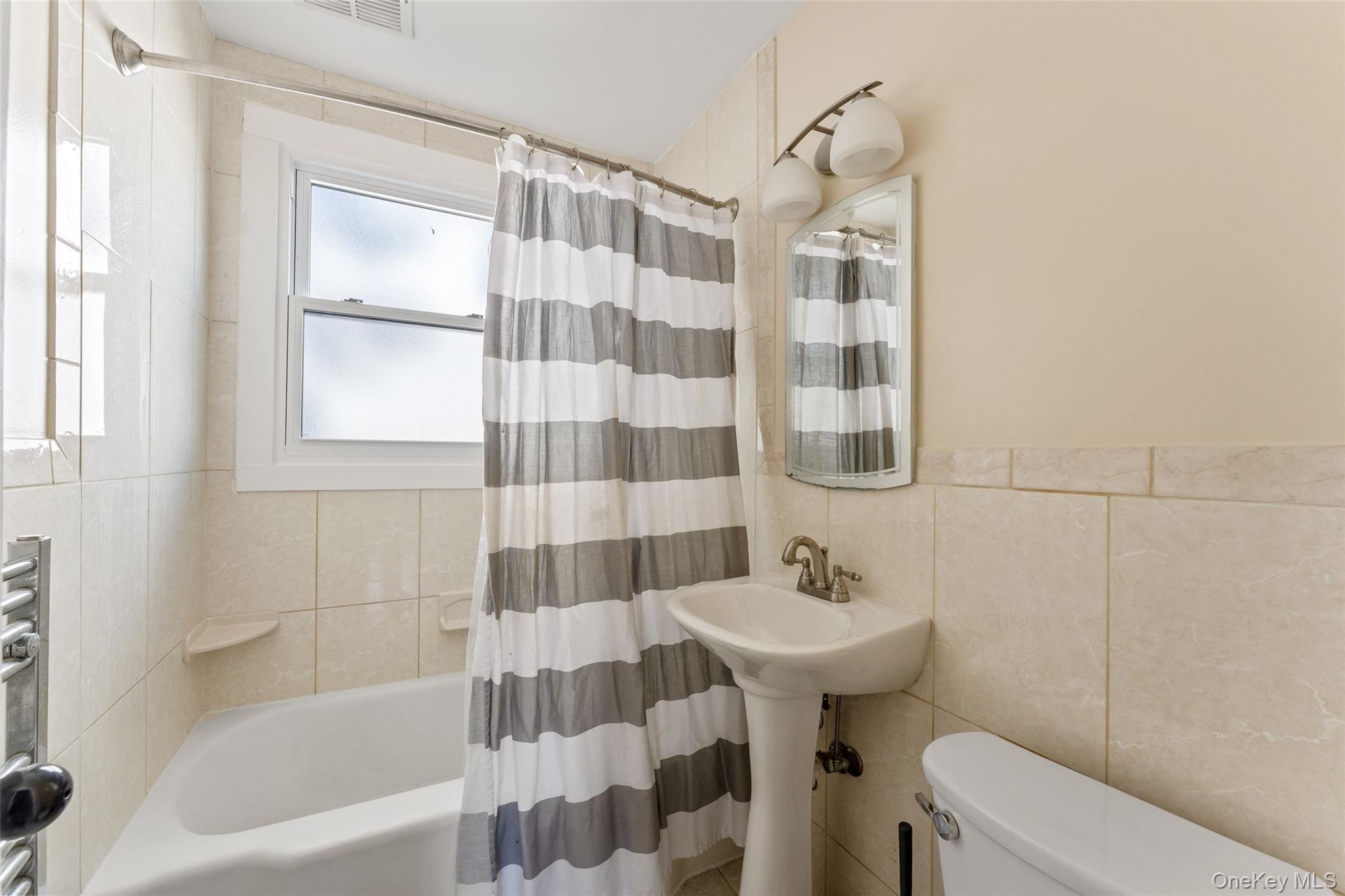 7 Floral Lane – For Sale photo 11