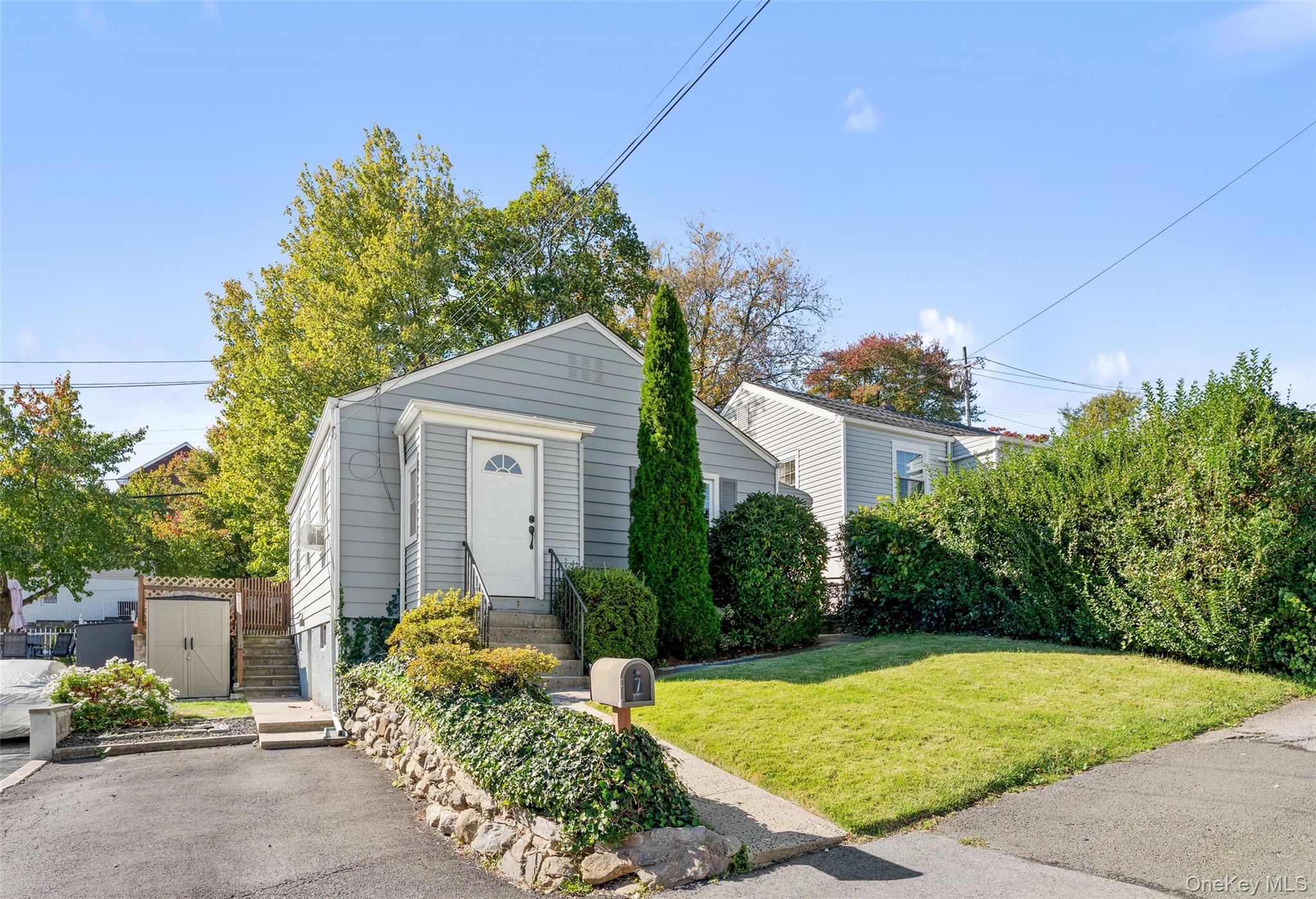 7 Floral Lane – For Sale photo 2