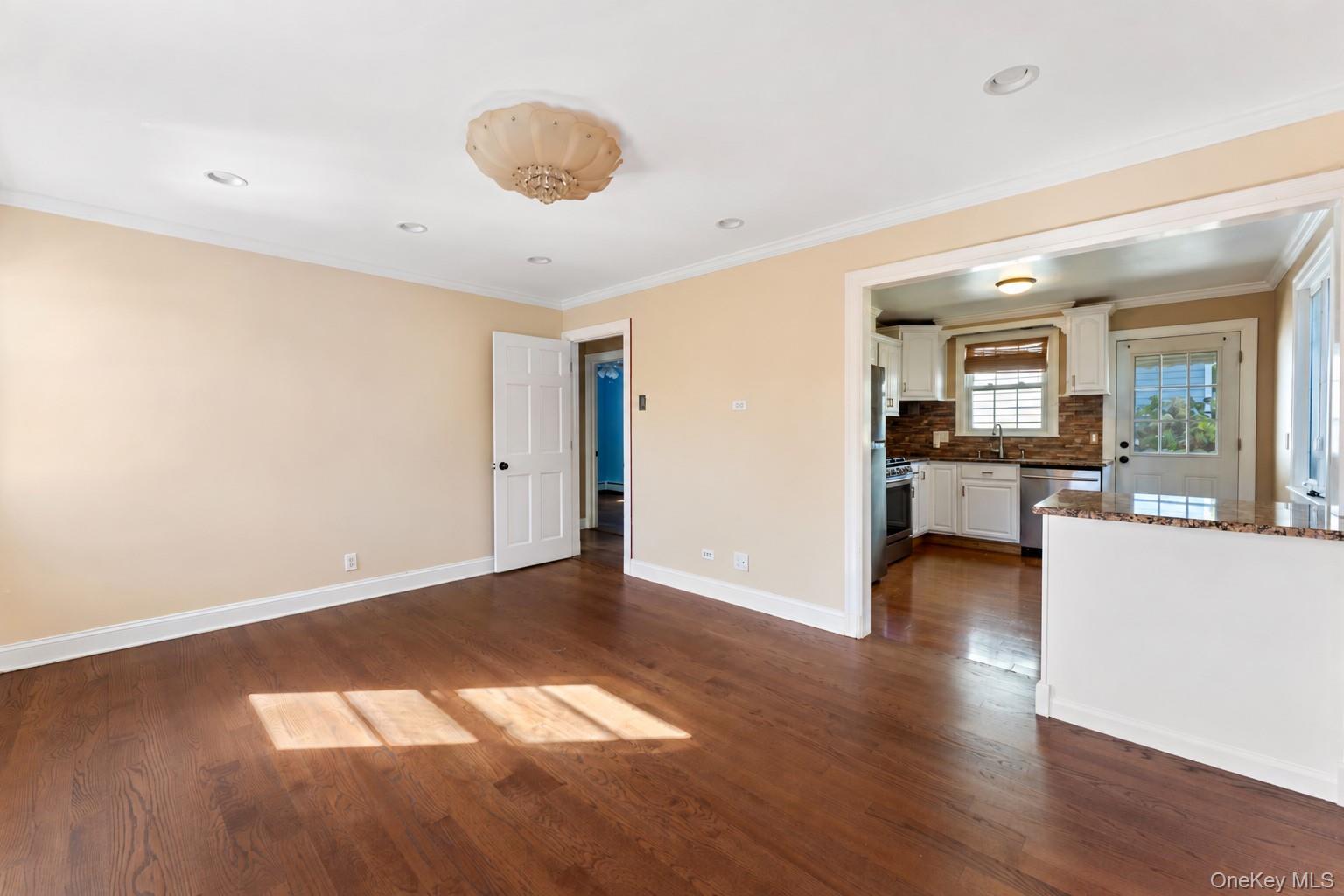 7 Floral Lane – For Sale photo 4