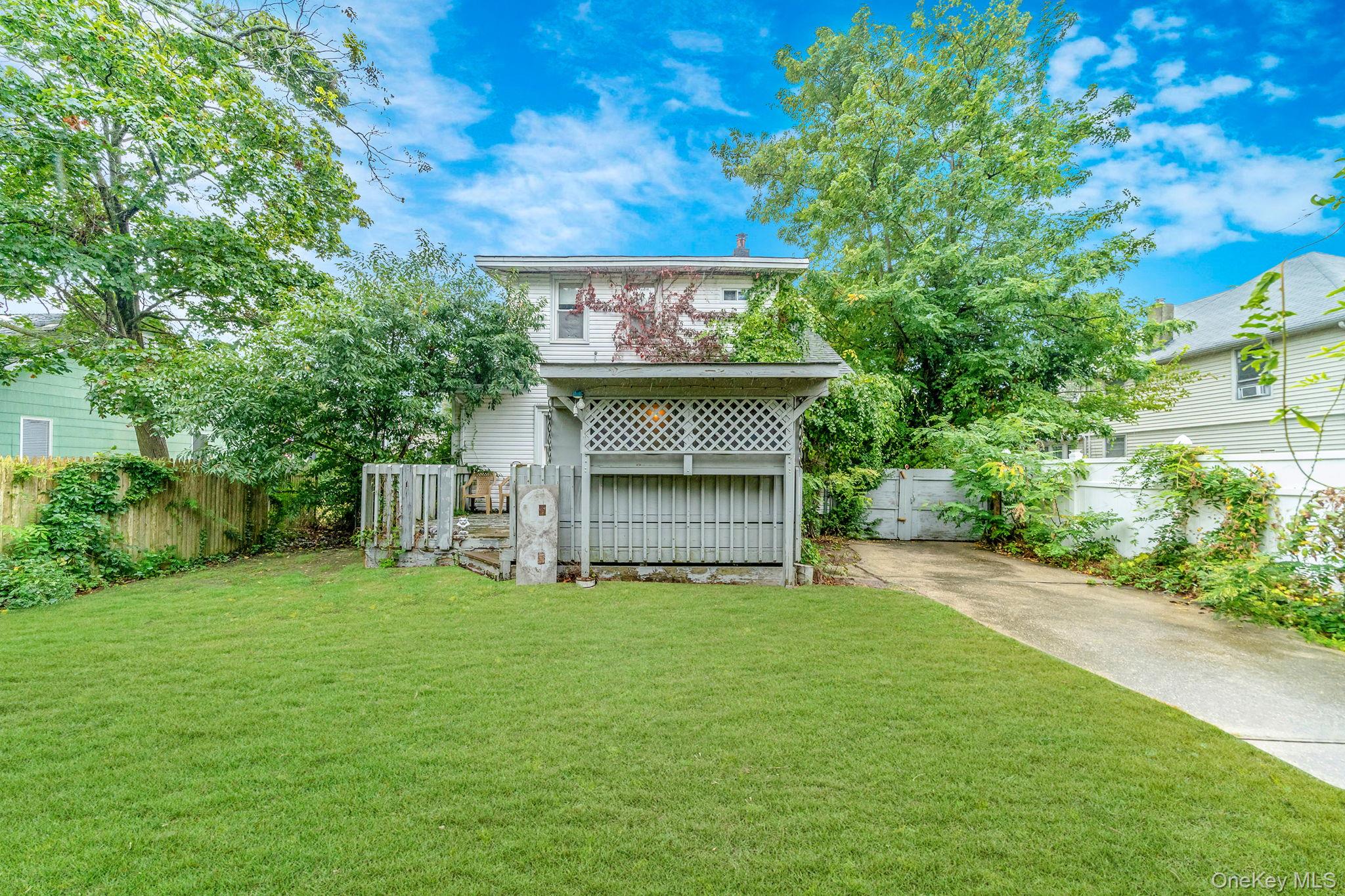 55 E Neck Court – For Sale photo 9