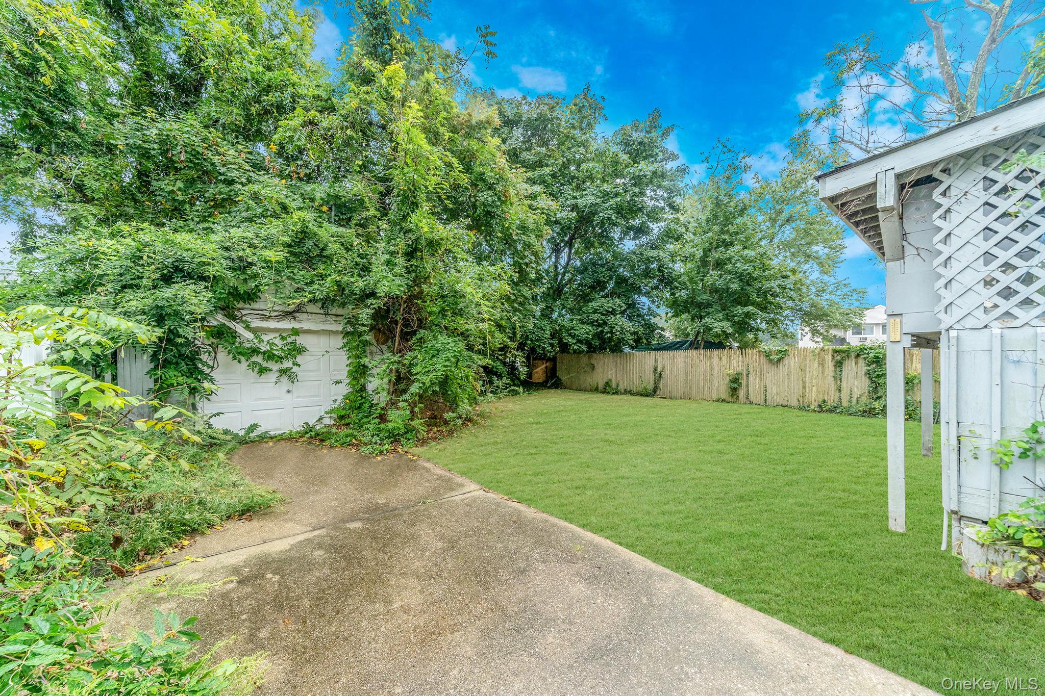 55 E Neck Court – For Sale photo 11