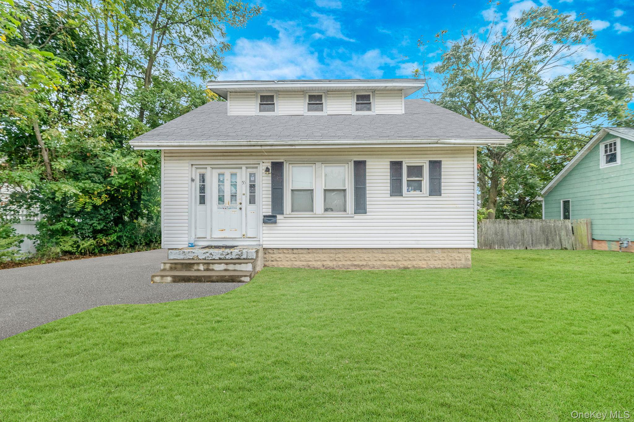 55 E Neck Court – For Sale
