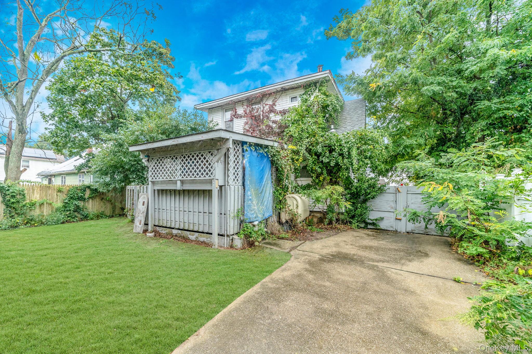 55 E Neck Court – For Sale photo 10
