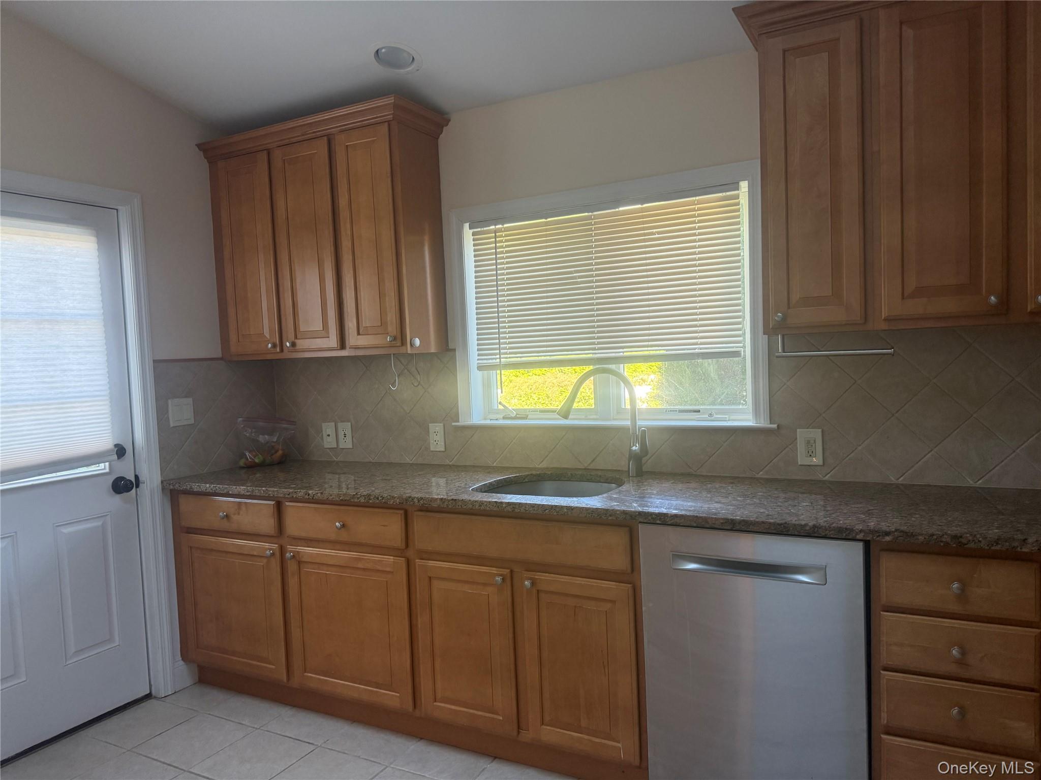 13 Maple St – For Rent photo 2