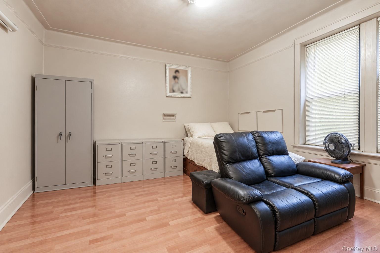 144-44 Sanford Avenue, Unit 3D photo 2