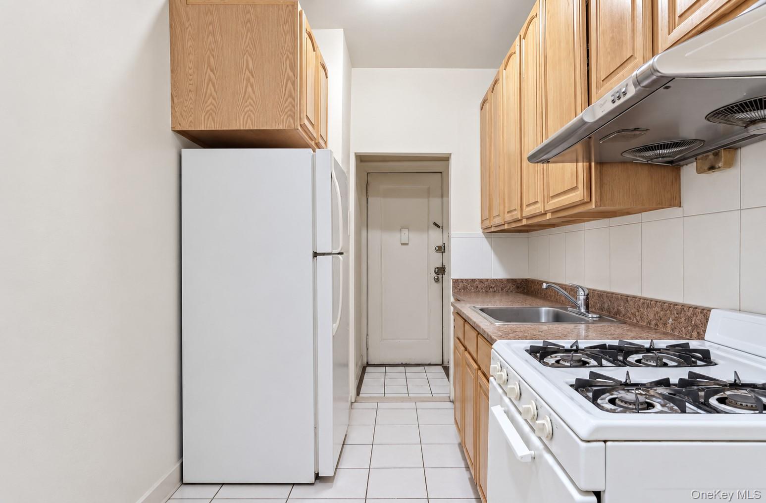 144-44 Sanford Avenue, Unit 3D photo 6