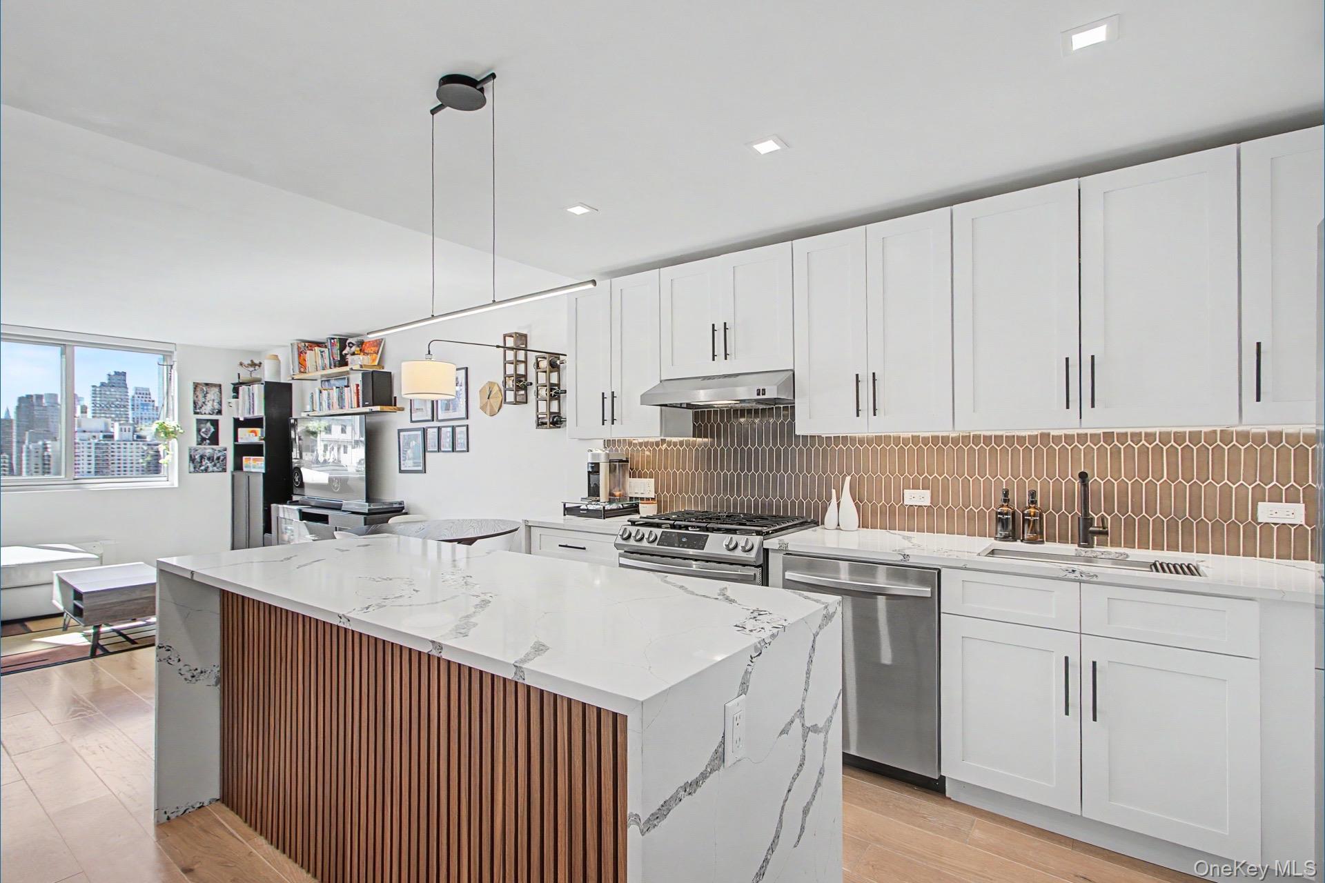 345 E 93rd Street, Unit 23F photo 2