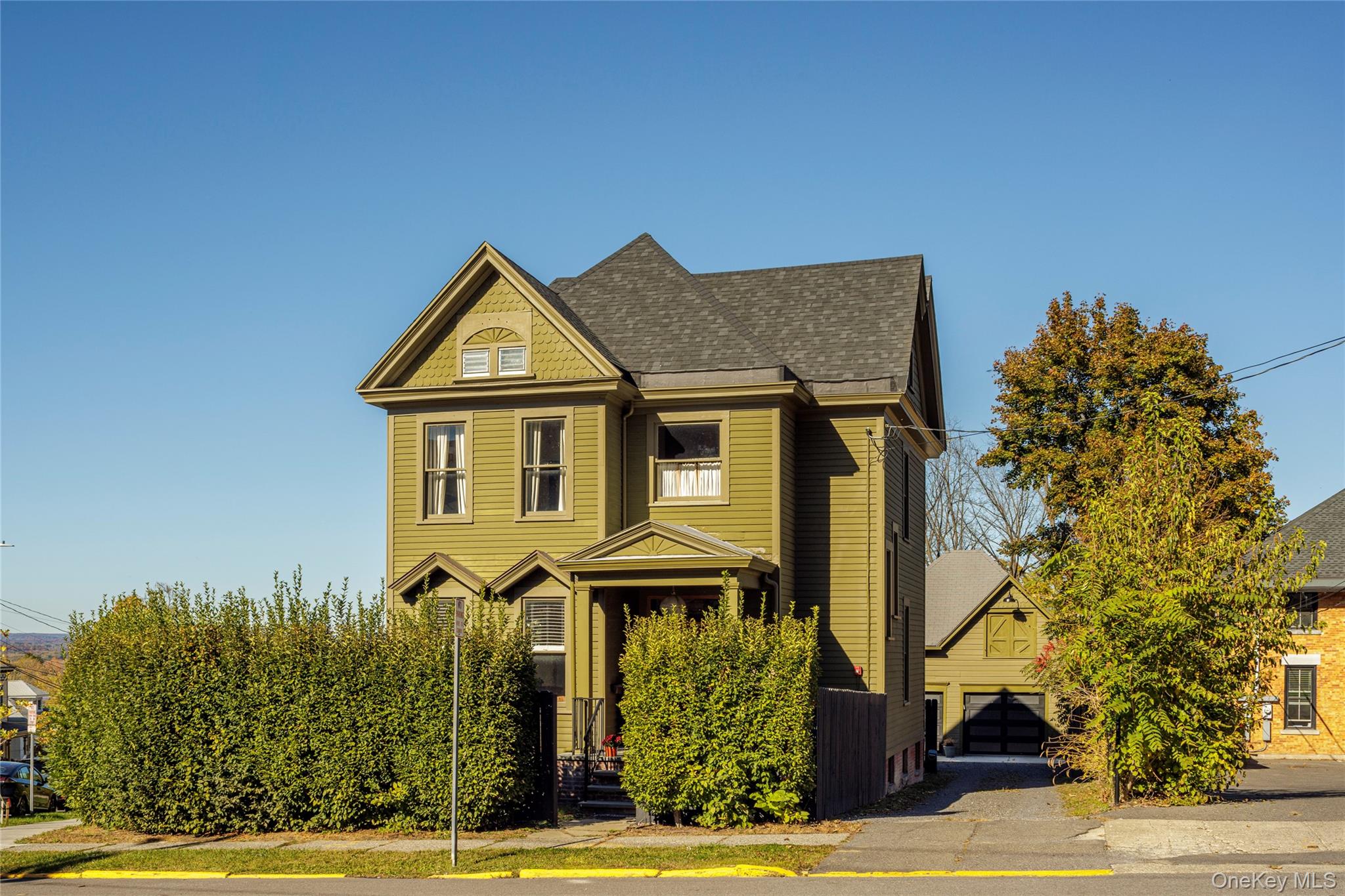 870 Columbia Street – For Sale