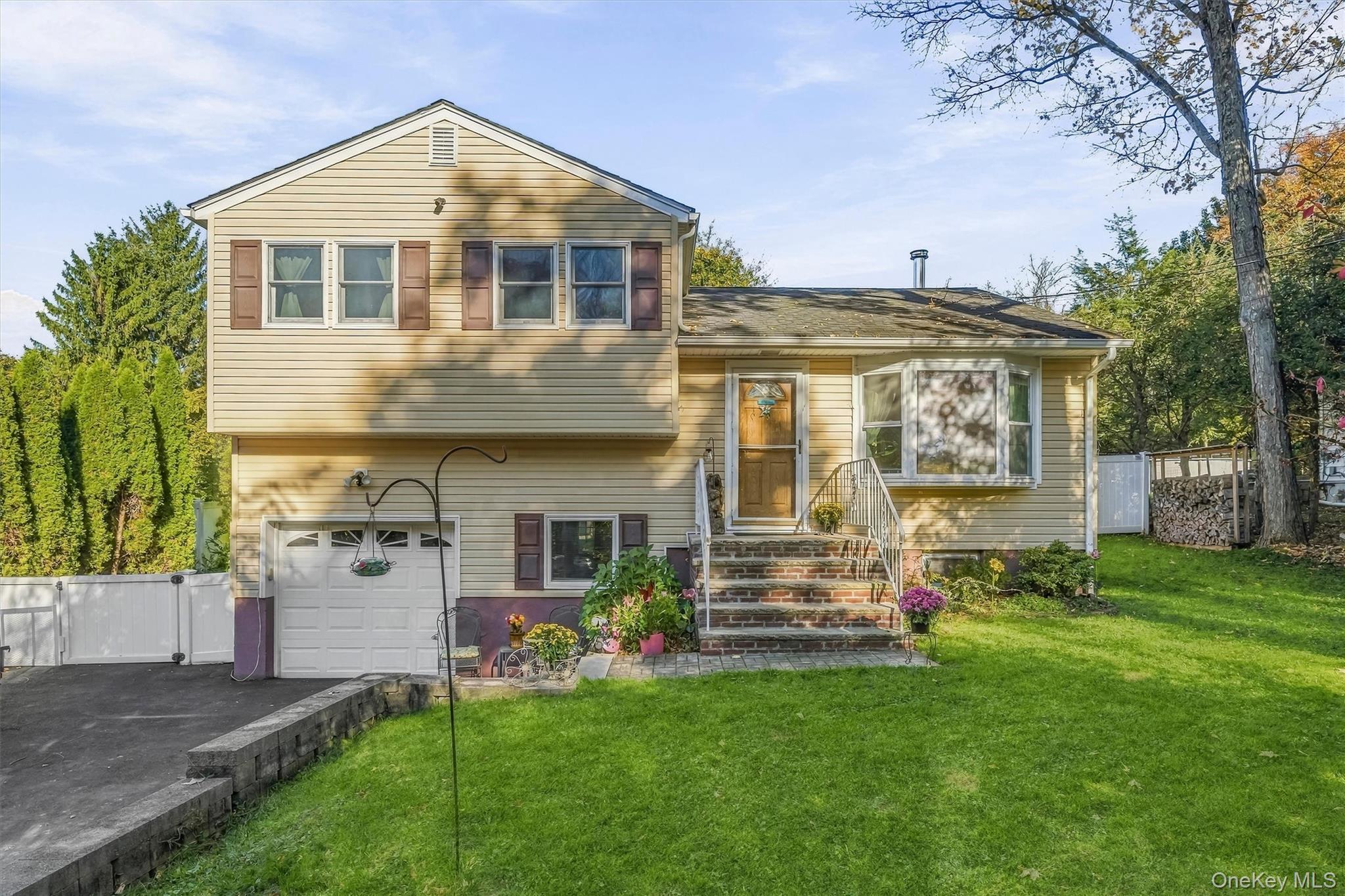 12 Barnett Road W – For Sale