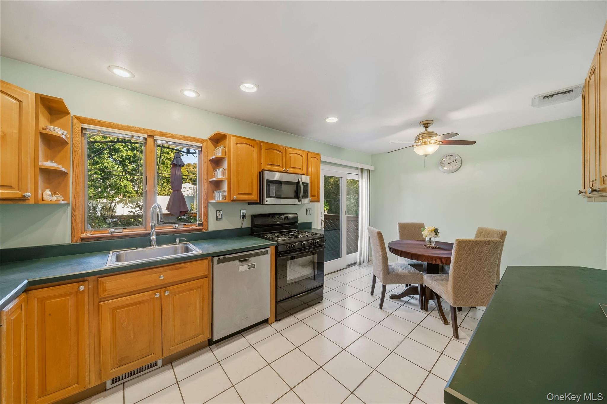 12 Barnett Road W – For Sale photo 6