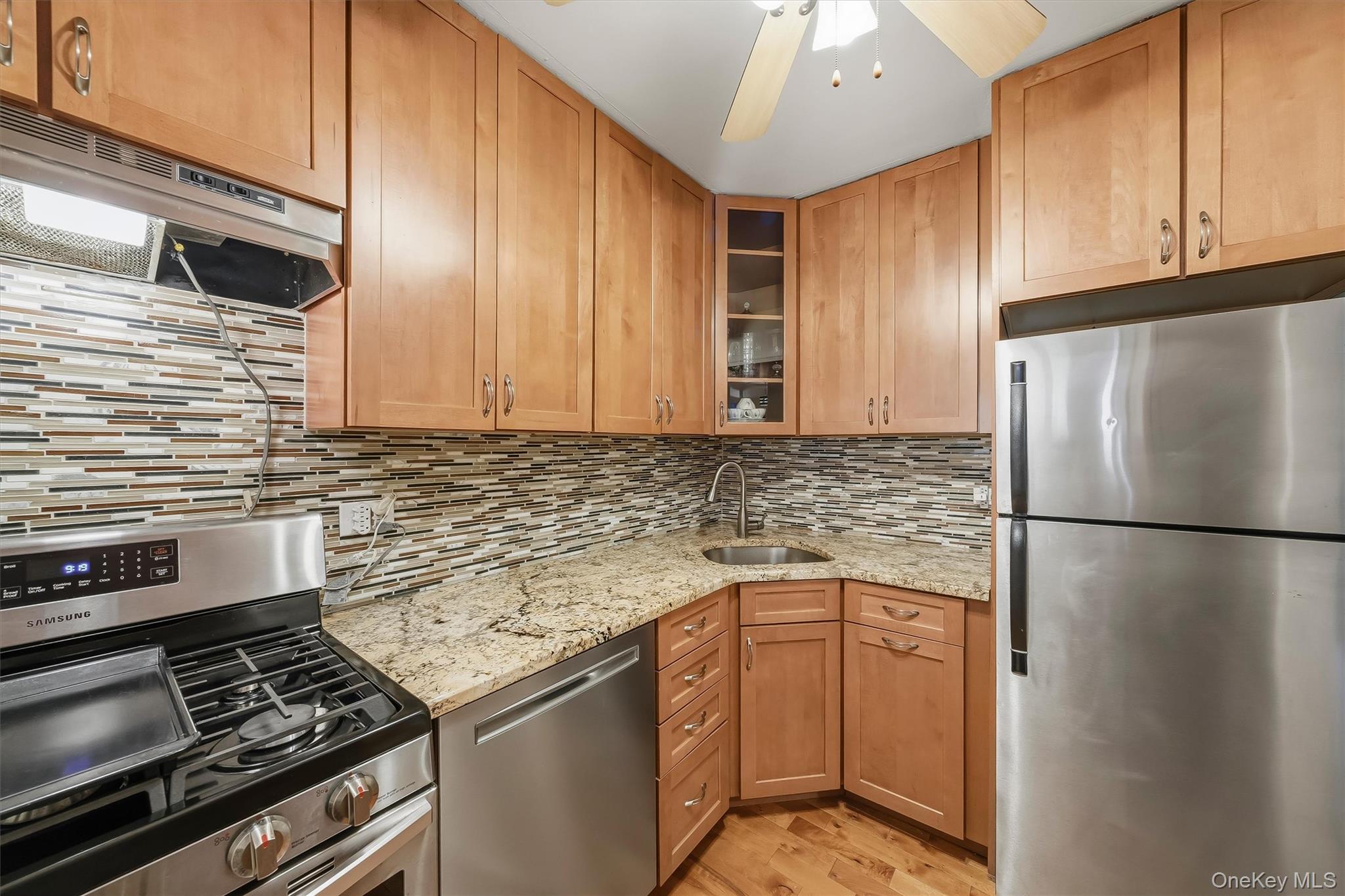 60 Barker Street, Unit 420 photo 18