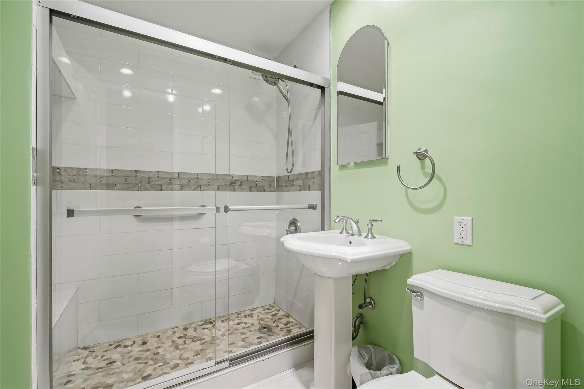60 Barker Street, Unit 420 photo 26