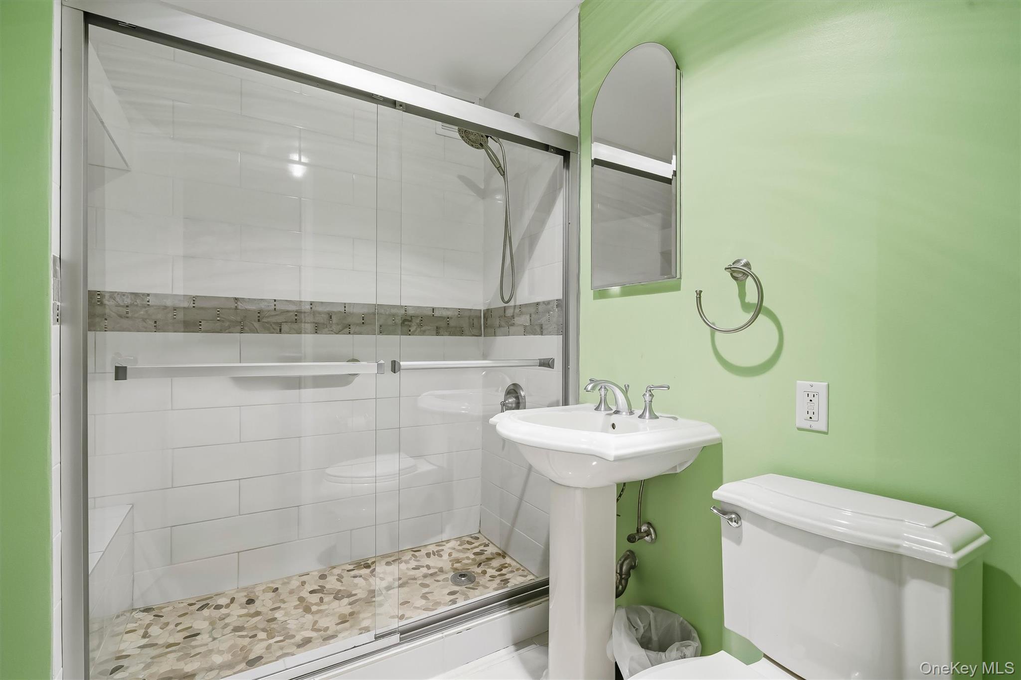 60 Barker Street, Unit 420 photo 25