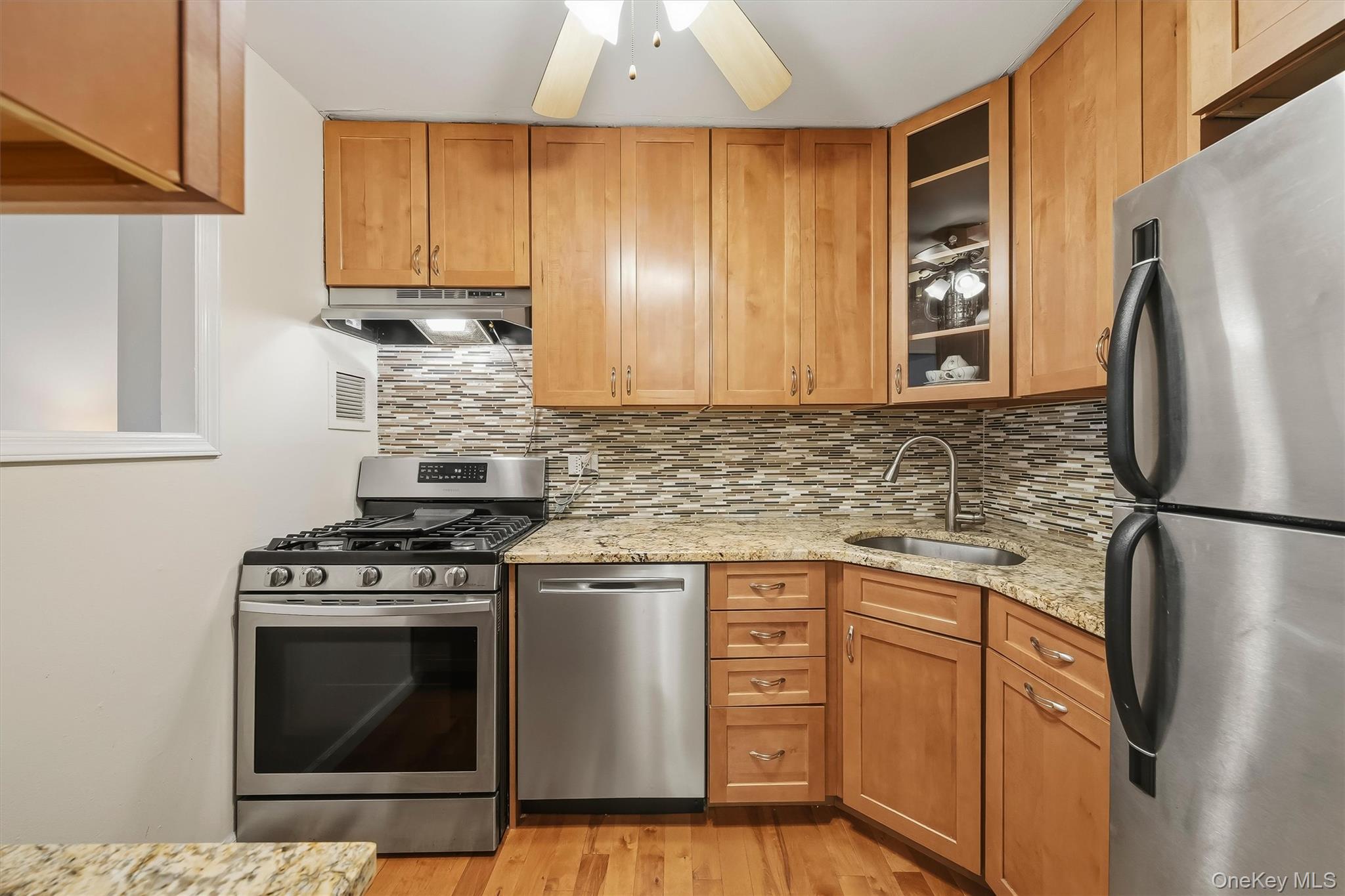 60 Barker Street, Unit 420 photo 15