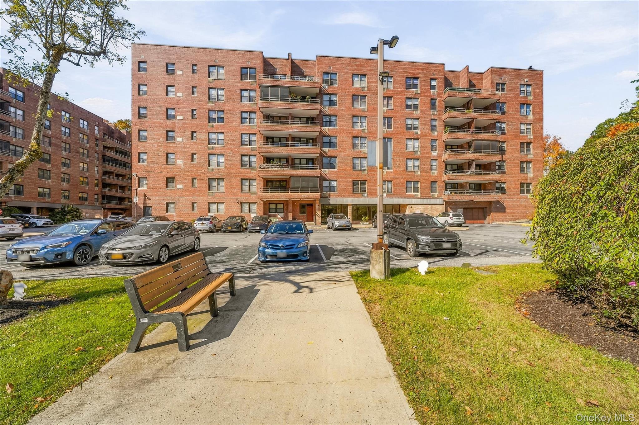 60 Barker Street, Unit 420 photo 2