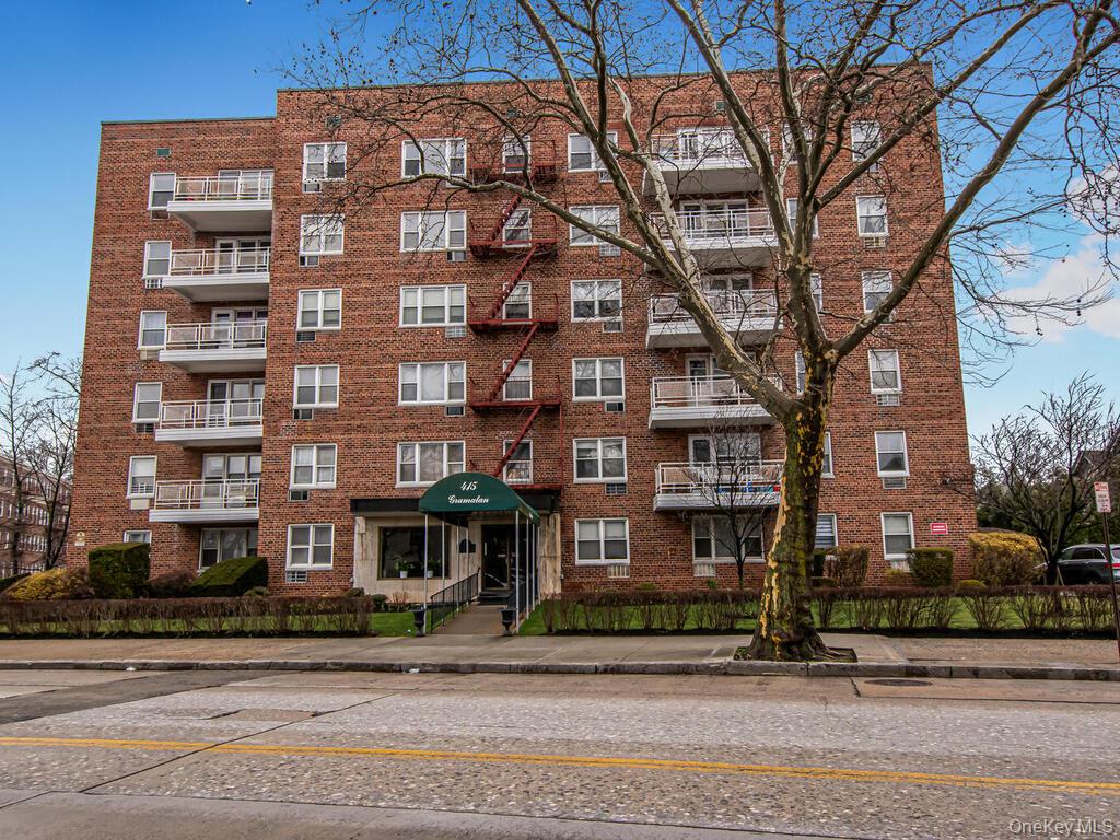 415 Gramatan Avenue, Unit 1C