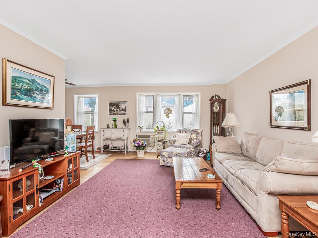 415 Gramatan Avenue, Unit 1C photo 2
