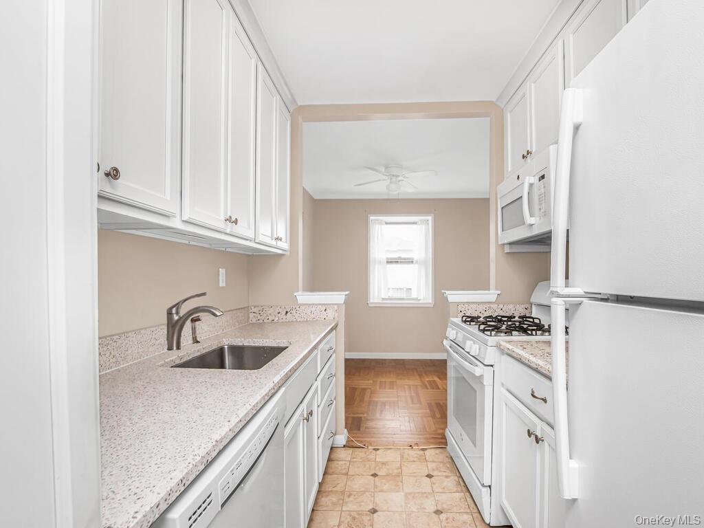 415 Gramatan Avenue, Unit 1C photo 6