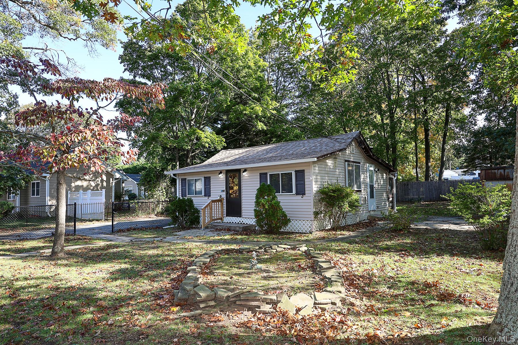 7 Hawthorne Ave – For Sale