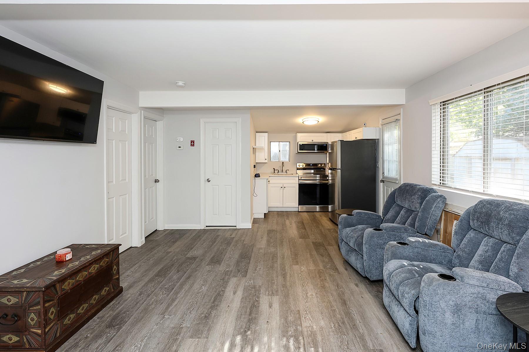 7 Hawthorne Ave – For Sale photo 3