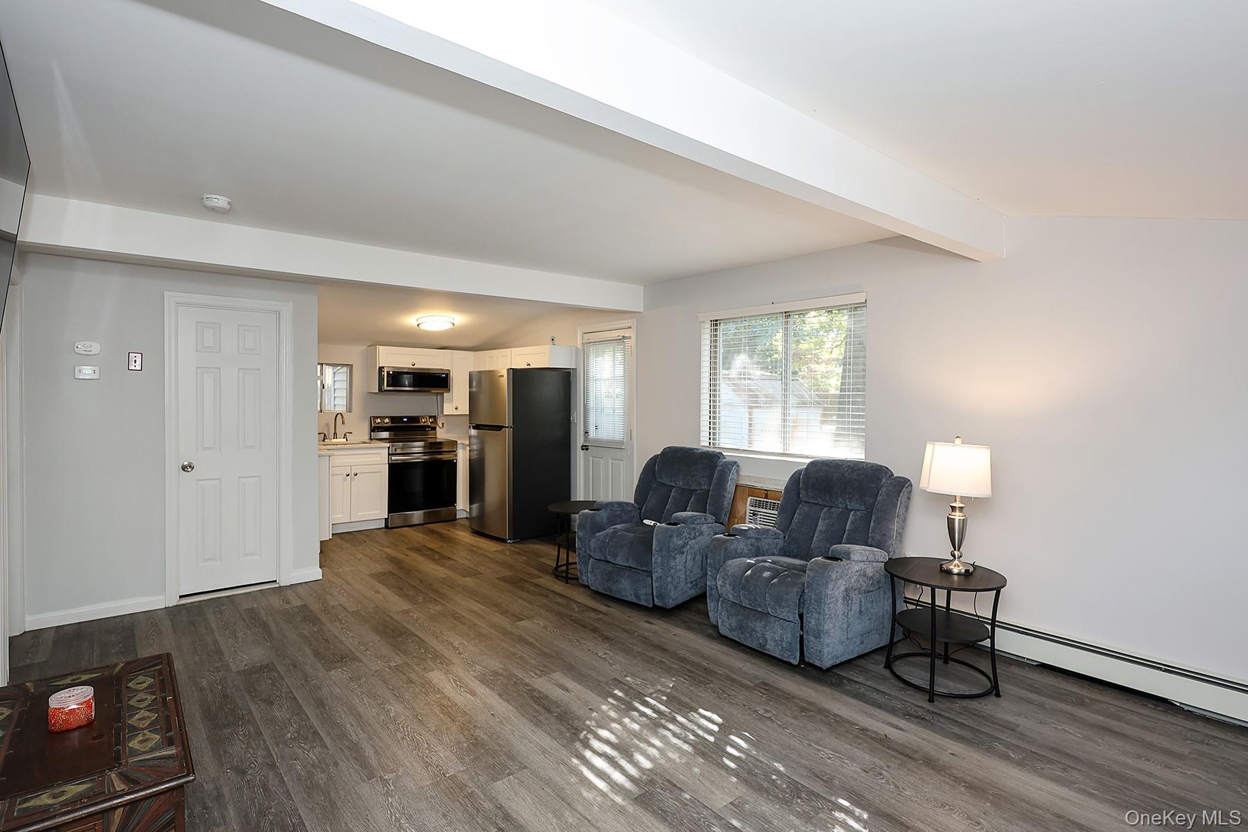 7 Hawthorne Ave – For Sale photo 2