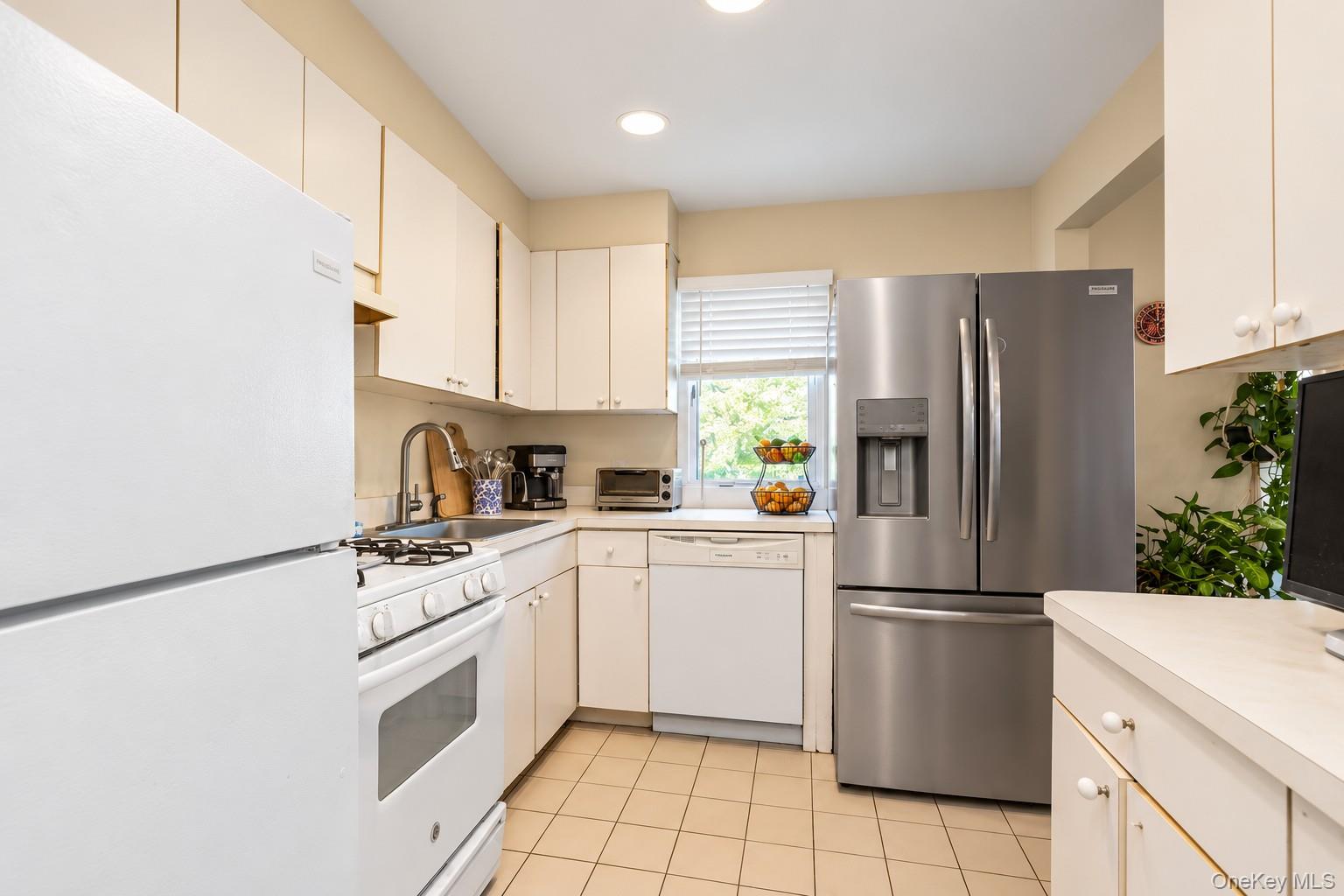 63 Graywood Road – For Sale photo 13