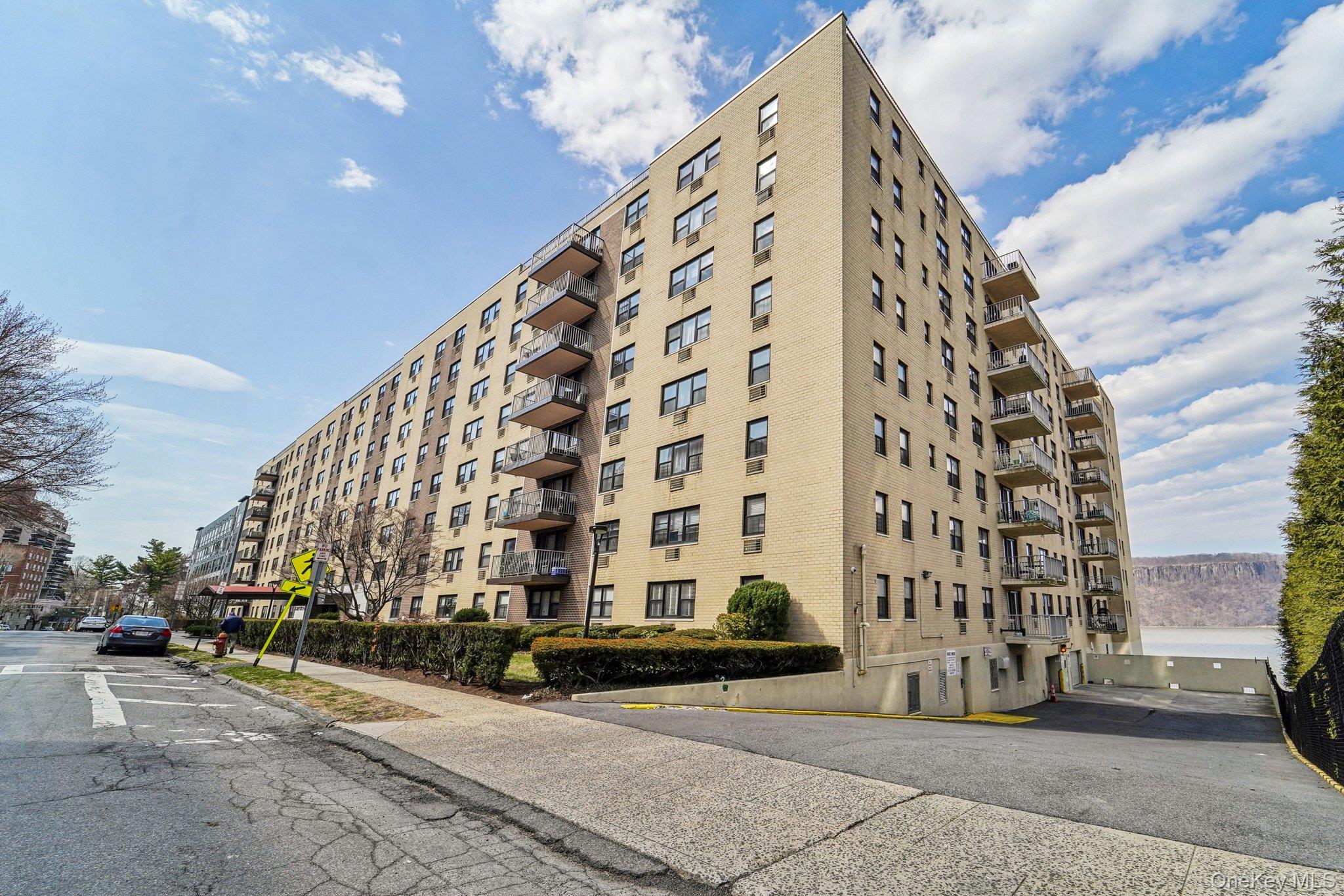 1085 Warburton Avenue, Unit 316 photo 3