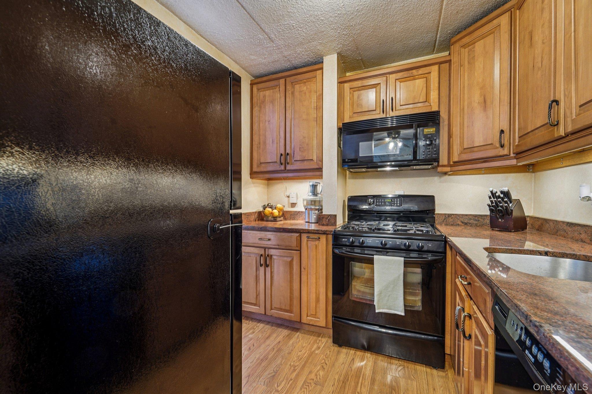 1085 Warburton Avenue, Unit 316 photo 13