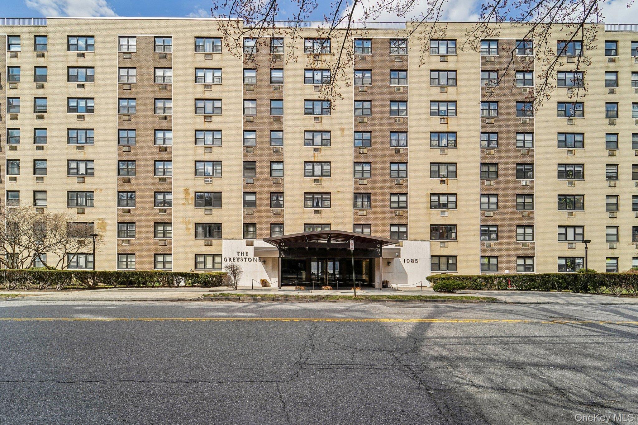 1085 Warburton Avenue, Unit 316 photo 2