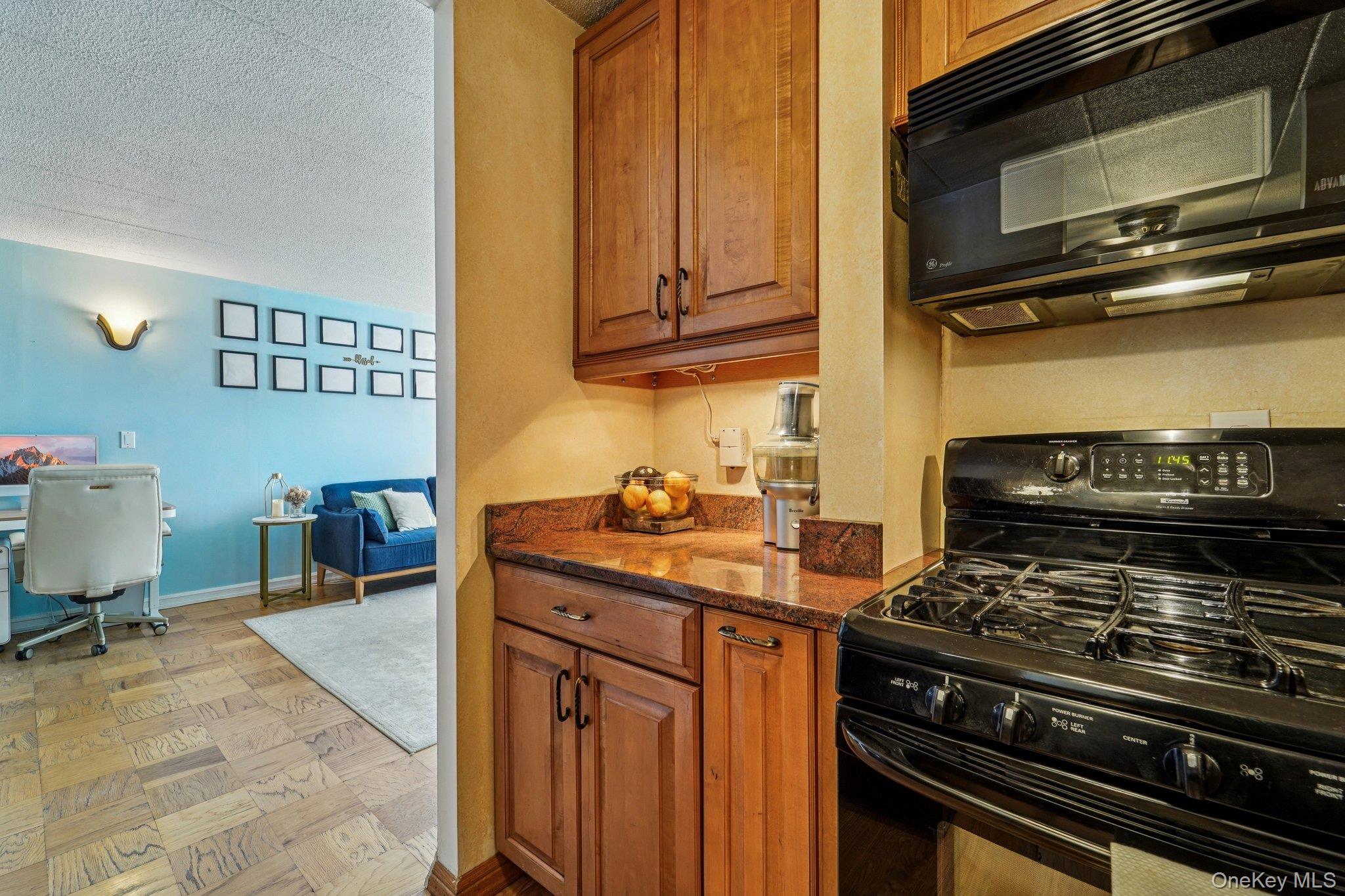 1085 Warburton Avenue, Unit 316 photo 15
