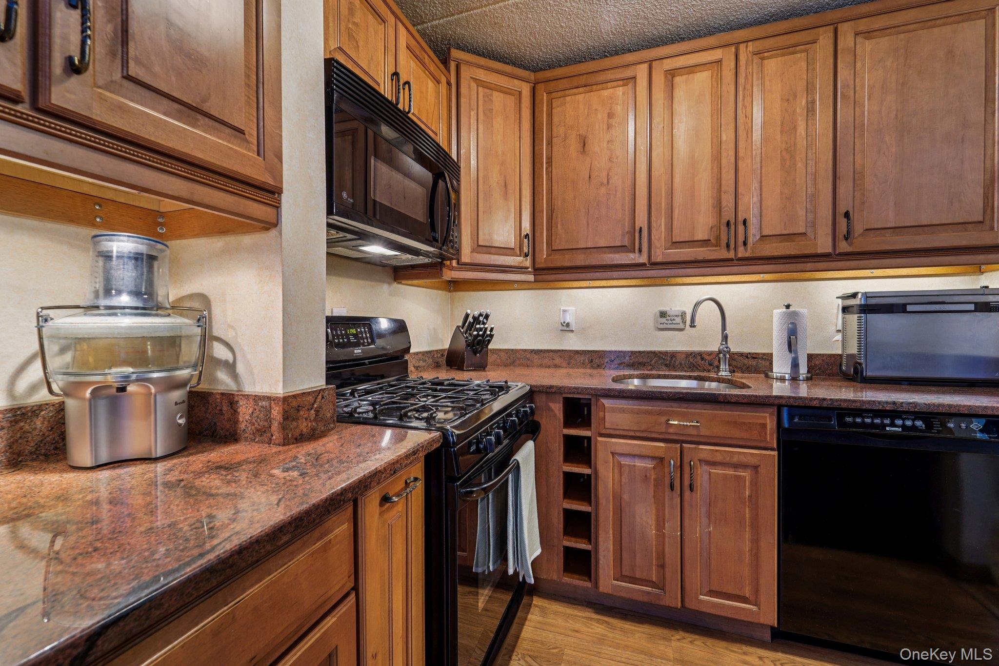 1085 Warburton Avenue, Unit 316 photo 12